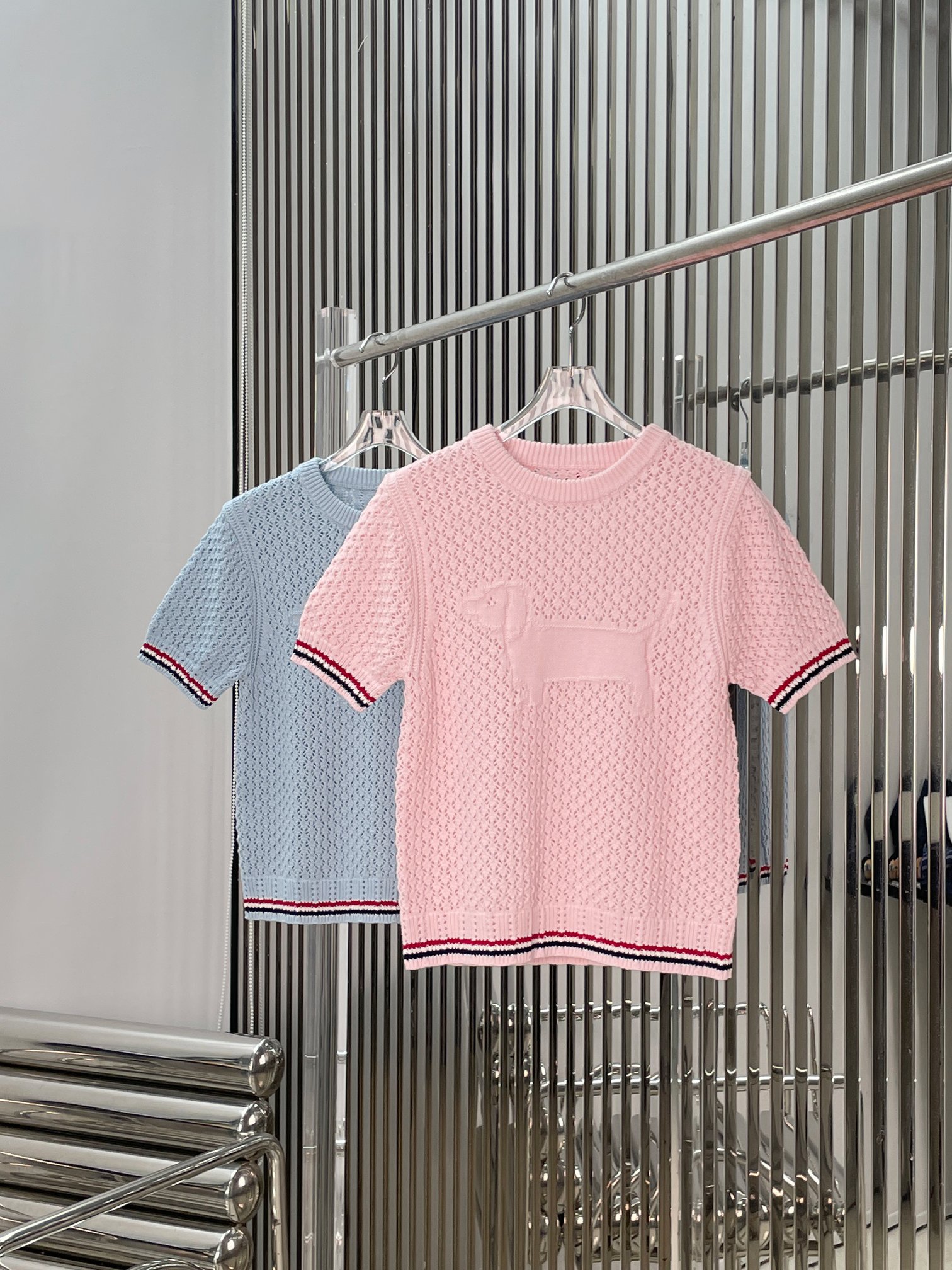 NO:867644,[Love] New style [Love]!  The latest TB 26NEW puppy jacquard hollow knitted short sleeves. Color pink, blue. Size SML.,,T-shirt,19860909[爱心]新款[爱心]！最新TB 26NEW 小狗提花镂空针织短袖.颜色粉、蓝.尺码SML.,,T-shirt,,Women's clothing