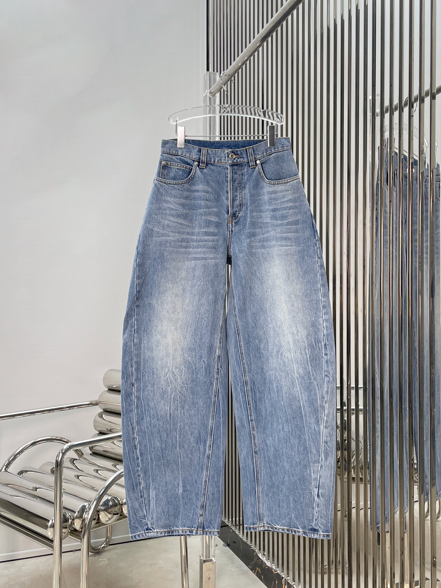 NO:863728,[Love] New style [Love]! The latest AW 26NEW design logo pocket wide-leg jeans. Size XS SML.,,jeans,19860909[爱心]新款[爱心]!最新AW 26NEW 设计感徽标口袋阔腿牛仔裤.尺码XS SML.,,jeans,,Women's clothing