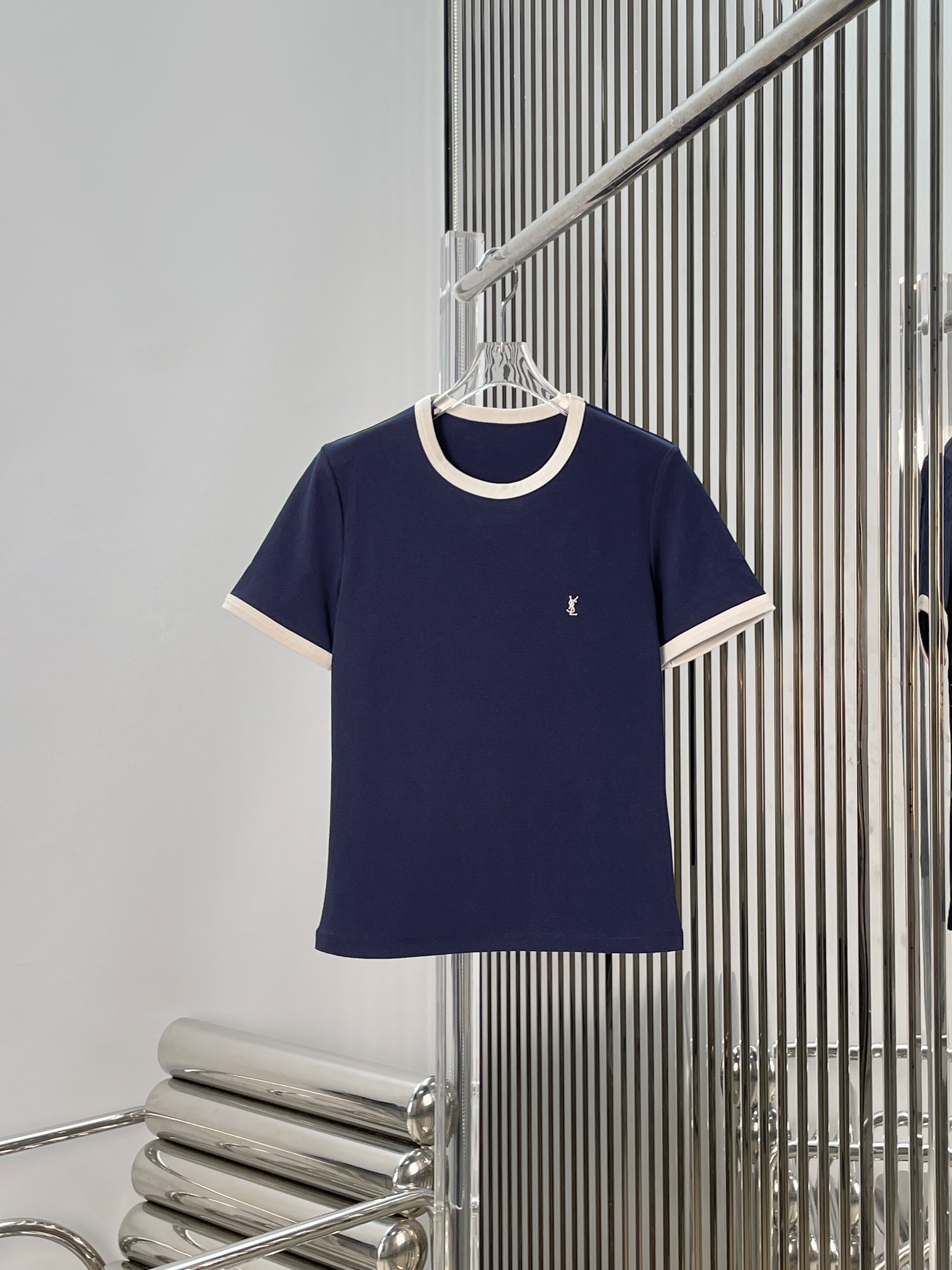 NO:840386,[Love] New style [Love]!  The latest SLP 26NEW logo embroidered hem short-sleeved T-shirt. Sizes XS SML, loro piana, T-shirt, tees, t-shirt,19860909[爱心]新款[爱心]！最新SLP 26NEW logo刺绣撞边短袖T恤.尺码XS SML,,loro piana,T-shirt,tees，t-shirt,,Women's clothing