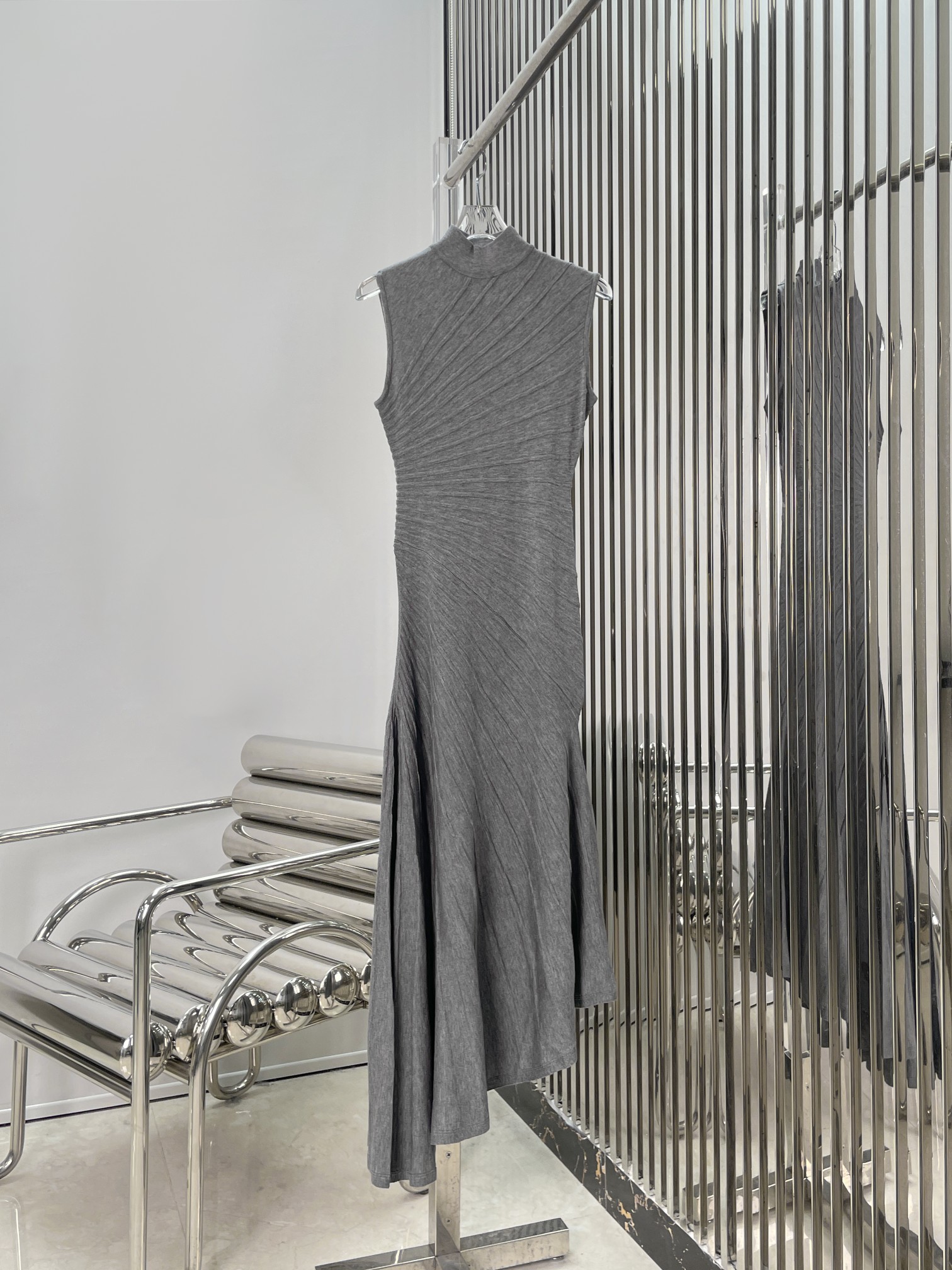 NO:840411,[Love] New style [Love]!  The latest ALA 26NEW sculptural irregular waist sleeveless dress. Size SML.,,skirts,19860909[爱心]新款[爱心]！最新ALA 26NEW 雕塑感不规则收腰无袖连衣裙.尺码SML.,,skirts,,Women's clothing