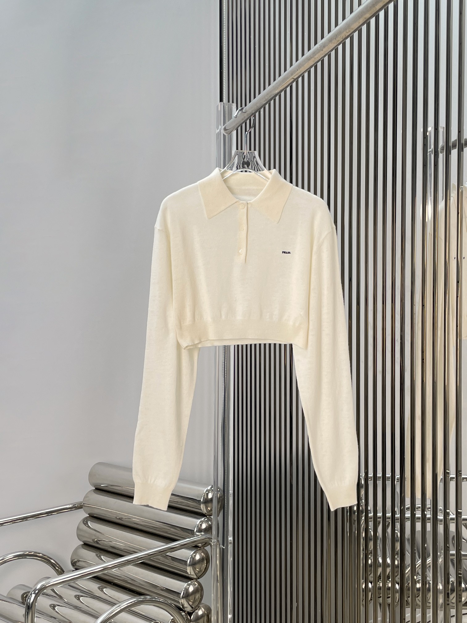 NO:840380,[Love] New style [Love]!  The latest PR 26NEW letter embroidered short long-sleeved POLO shirt. Size SML.,,19860909[爱心]新款[爱心]！最新PR 26NEW 字母刺绣短款长袖POLO衫.尺码SML.,,,Women's clothing
