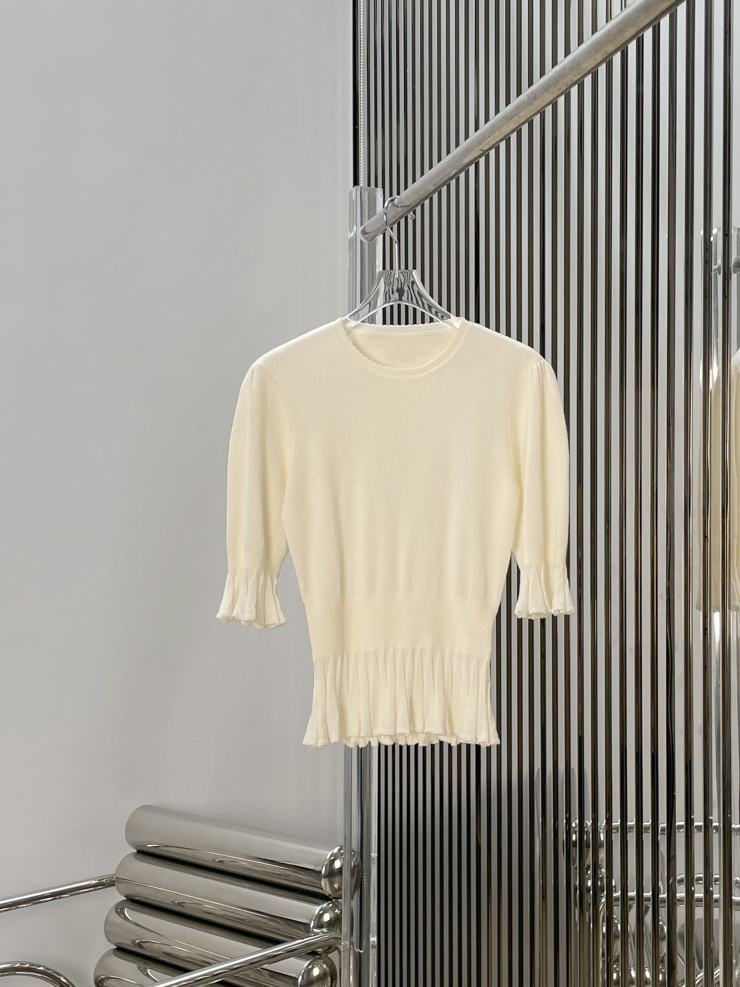 NO:841042,[Love] New style [Love]!  The latest CHLOE ruffled mid-sleeve waist knitted top. Size SML.,,chloe,loewe,19860909[爱心]新款[爱心]！最新CHLOE 荷叶边中袖收腰针织上衣.尺码SML.,,chloe,loewe,,Women's clothing