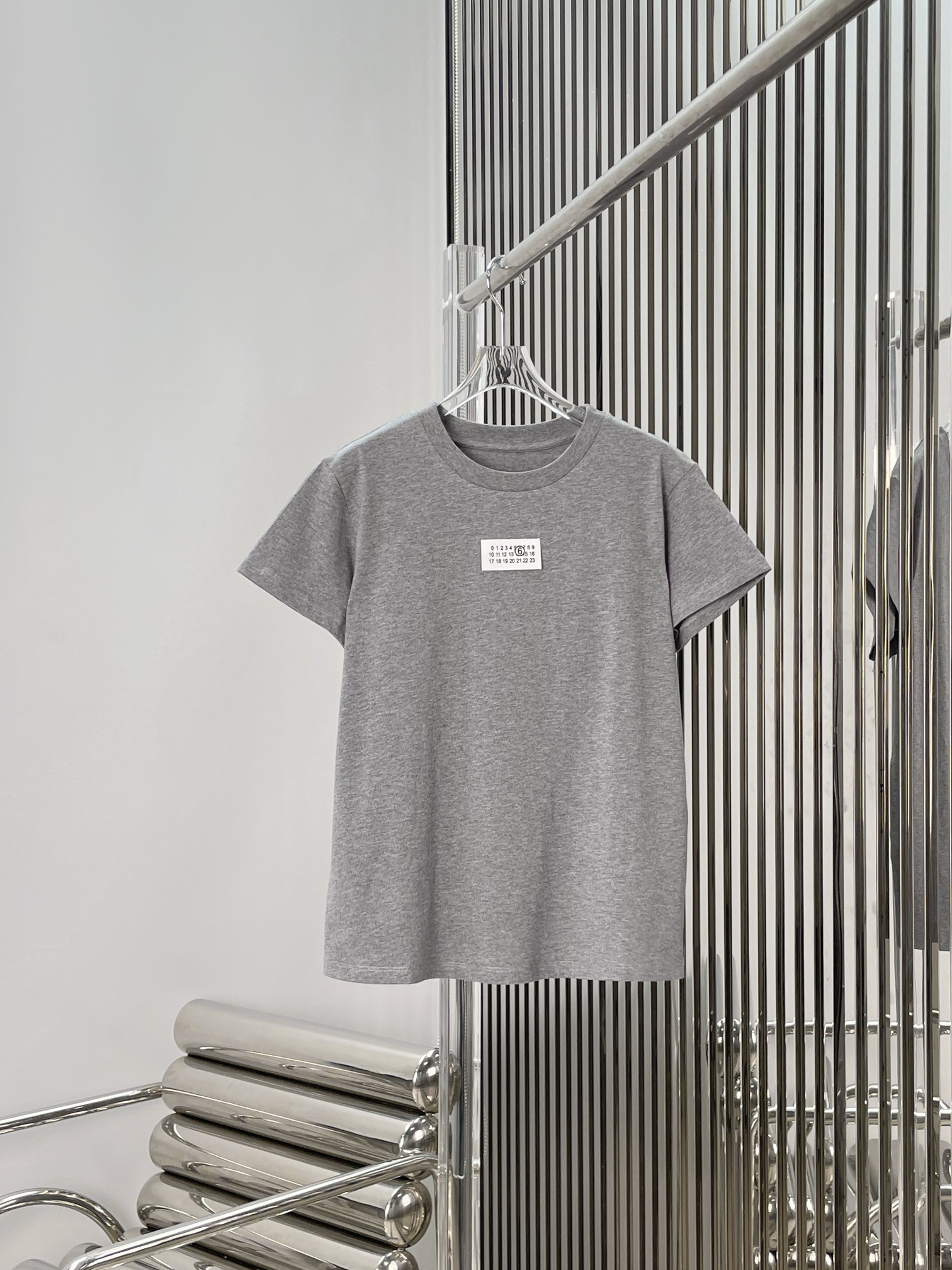 NO:841035,[Love] New style [Love]! The latest MM6 26NEW digital label classic short-sleeved T-shirt. Size: XS SML.,, masion margiela, T-shirt, tees, t-shirt,19860909[爱心]新款[爱心]!最新MM6 26NEW 数字标签经典款短袖T恤.尺码:XS SML.,,masion margiela,T-shirt,tees，t-shirt,,Women's clothing