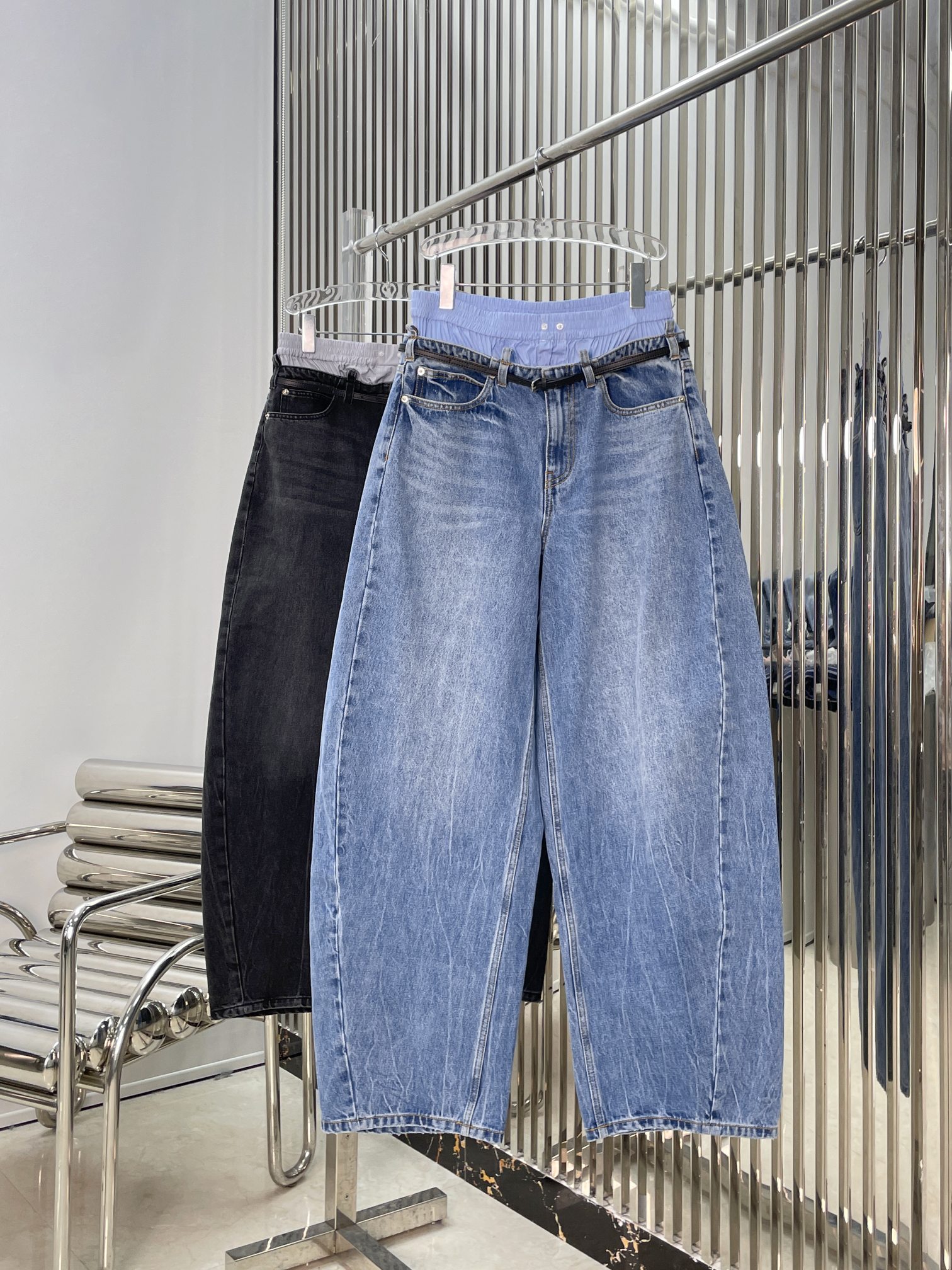 NO:841029,[Love] New style [Love]! The latest AW 26NEW double waisted scimitar wide-leg trousers. Color washed blue, washed black. Size XS SML.,,19860909[爱心]新款[爱心]!最新AW 26NEW 双腰头拼接弯刀阔腿长裤.颜色洗水蓝、洗水黑.尺码XS SML.,,,Women's clothing
