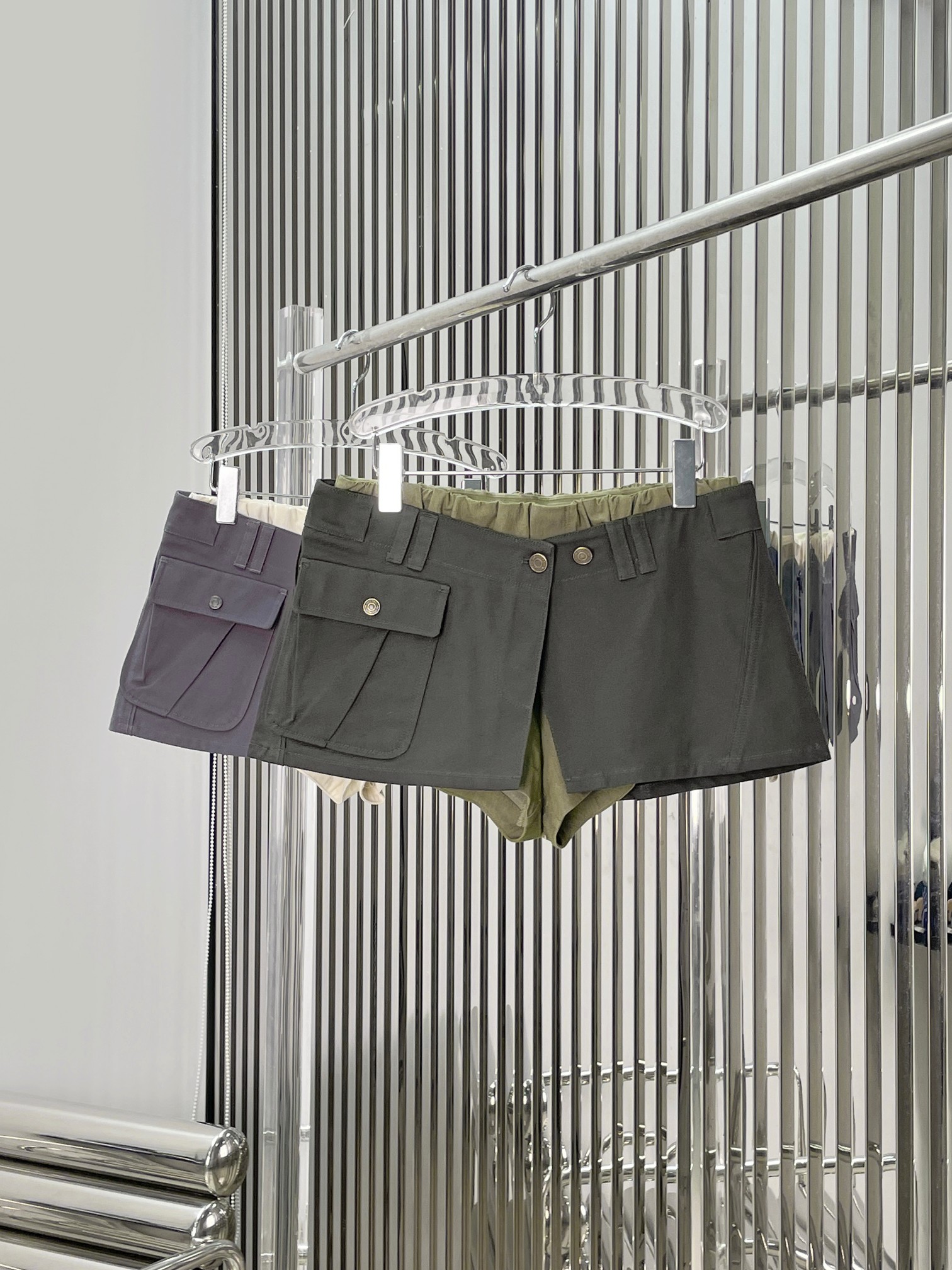 NO:841806,[Love] New style [Love]!  The latest OPEN 26NEW two-piece stacked work-style culottes. Colors olive green, dark gray. Size XS SML.,,skirts,19860909[爱心]新款[爱心]！最新OPEN 26NEW 真两件叠穿工装风裙裤.颜色橄榄绿、深灰.尺码XS SML.,,skirts,,Women's clothing