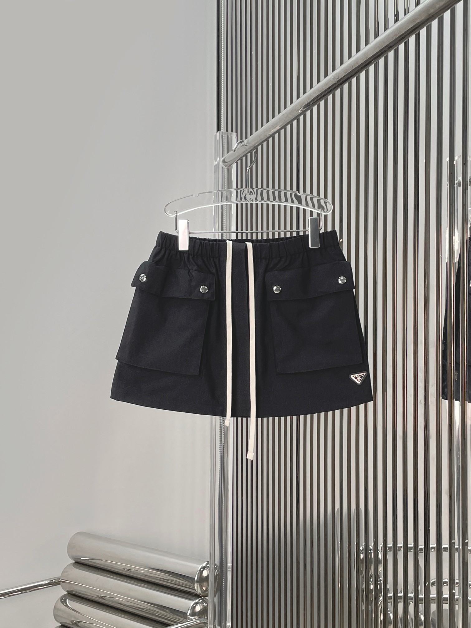 NO:841795,[Love] New style [Love]!  The latest PR 26NEW work style large pocket design drawstring wool skirt. Size XS SML.,,skirts,19860909[爱心]新款[爱心]！最新PR 26NEW 工装风大口袋设计抽绳羊毛半身裙.尺码XS SML.,,skirts,,Women's clothing