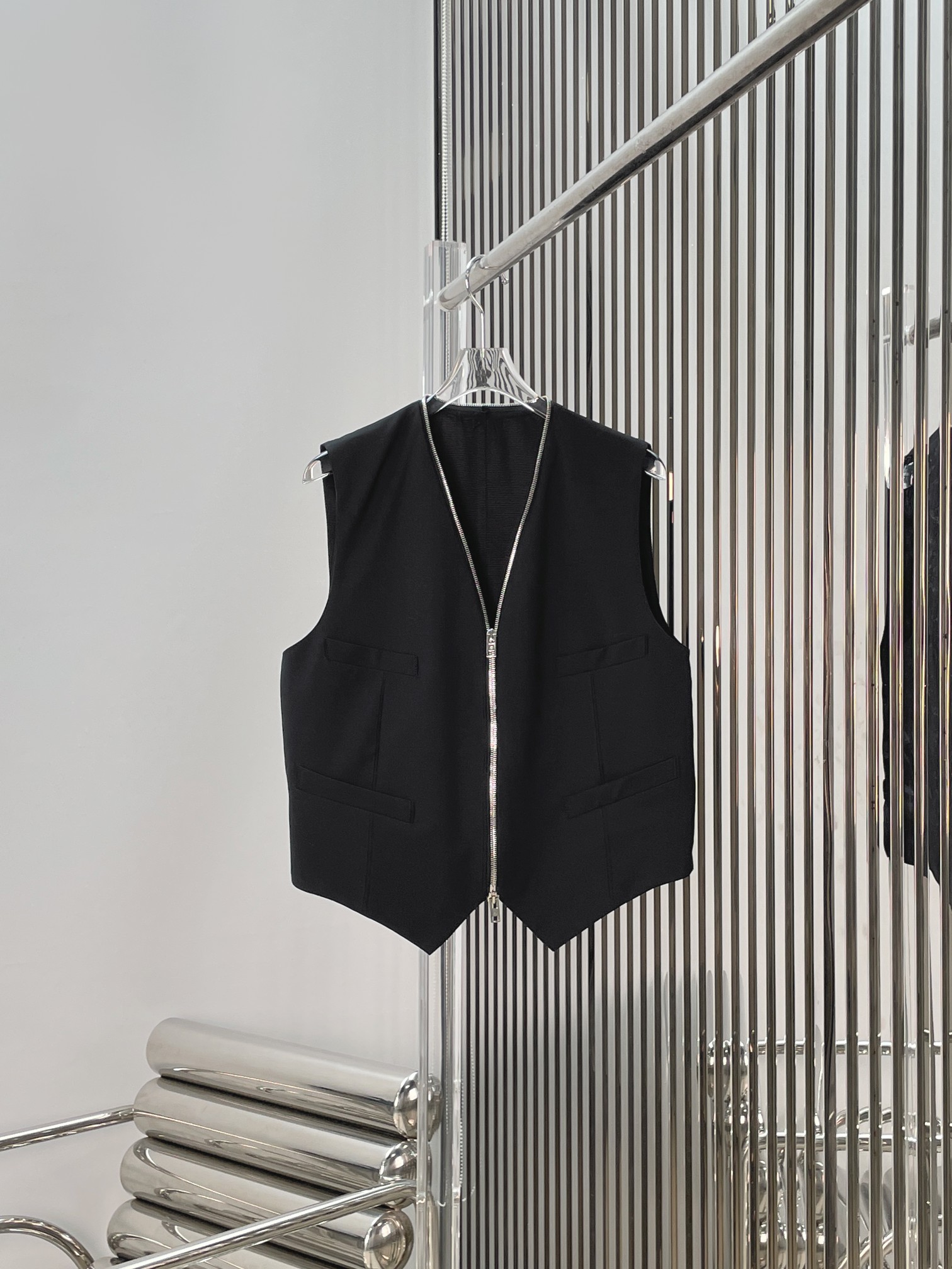 NO:842603,Vest, culottes [Love] New style [Love]! Latest AW 26NEW design zipper V-neck vest and culottes set. Vest + side zipper culottes. Size XS SML.,,skirts,19860909马甲 裙裤 [爱心]新款[爱心]!最新AW 26NEW 设计感拉链V领马甲裙裤套装.马甲+侧边拉链裙裤.尺码XS SML.,,skirts,,Women's clothing