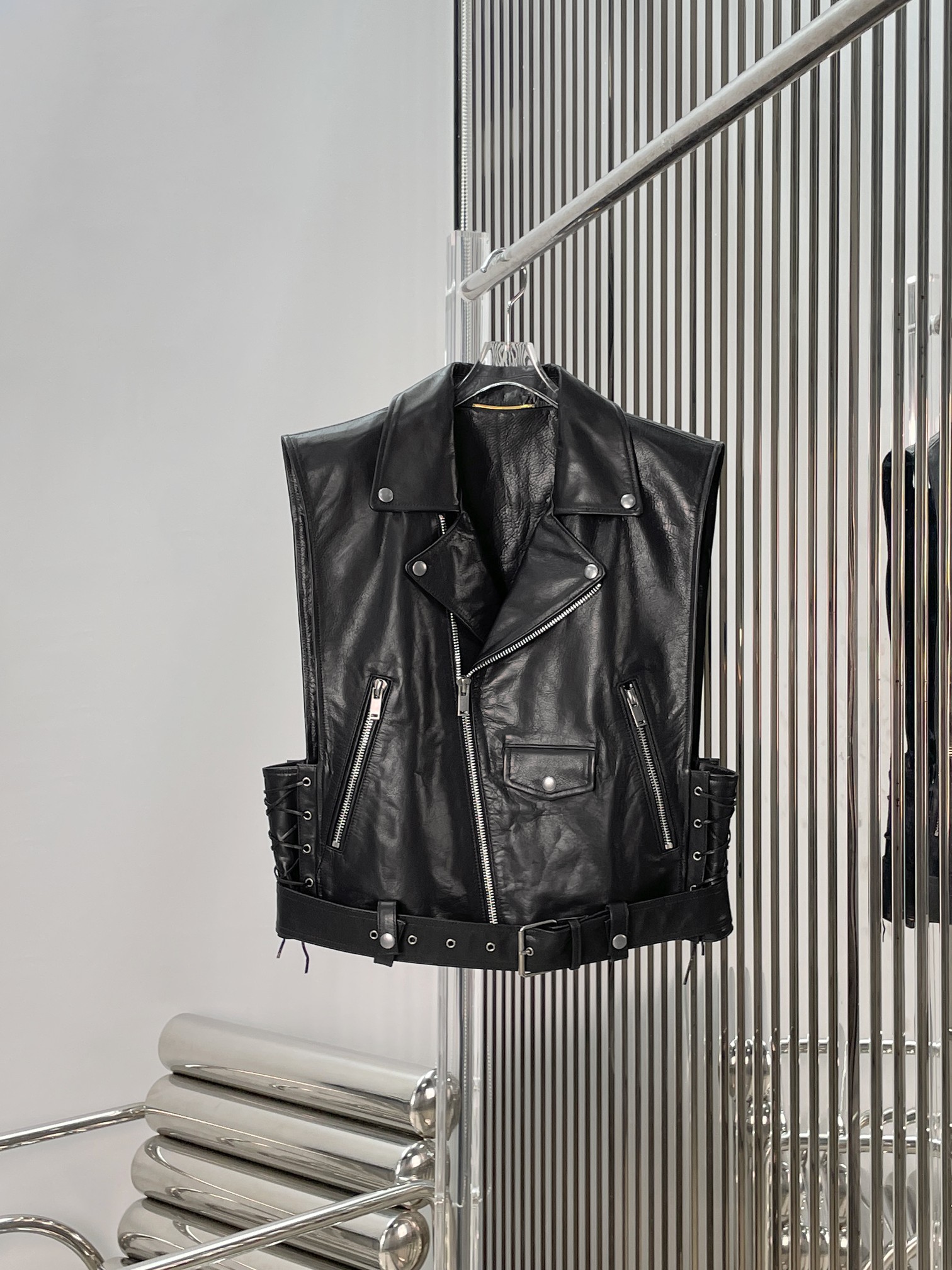 NO:842607,[Love] New style [Love]!  The latest SLP 26NEW zippered cow leather vest jacket. Size XS SML.,,loro piana,jackets & coats,cowhide,19860909[爱心]新款[爱心]！最新SLP 26NEW 拉链牛皮革马甲外套.尺码XS SML.,,loro piana,jackets & coats,cowhide,,Women's clothing