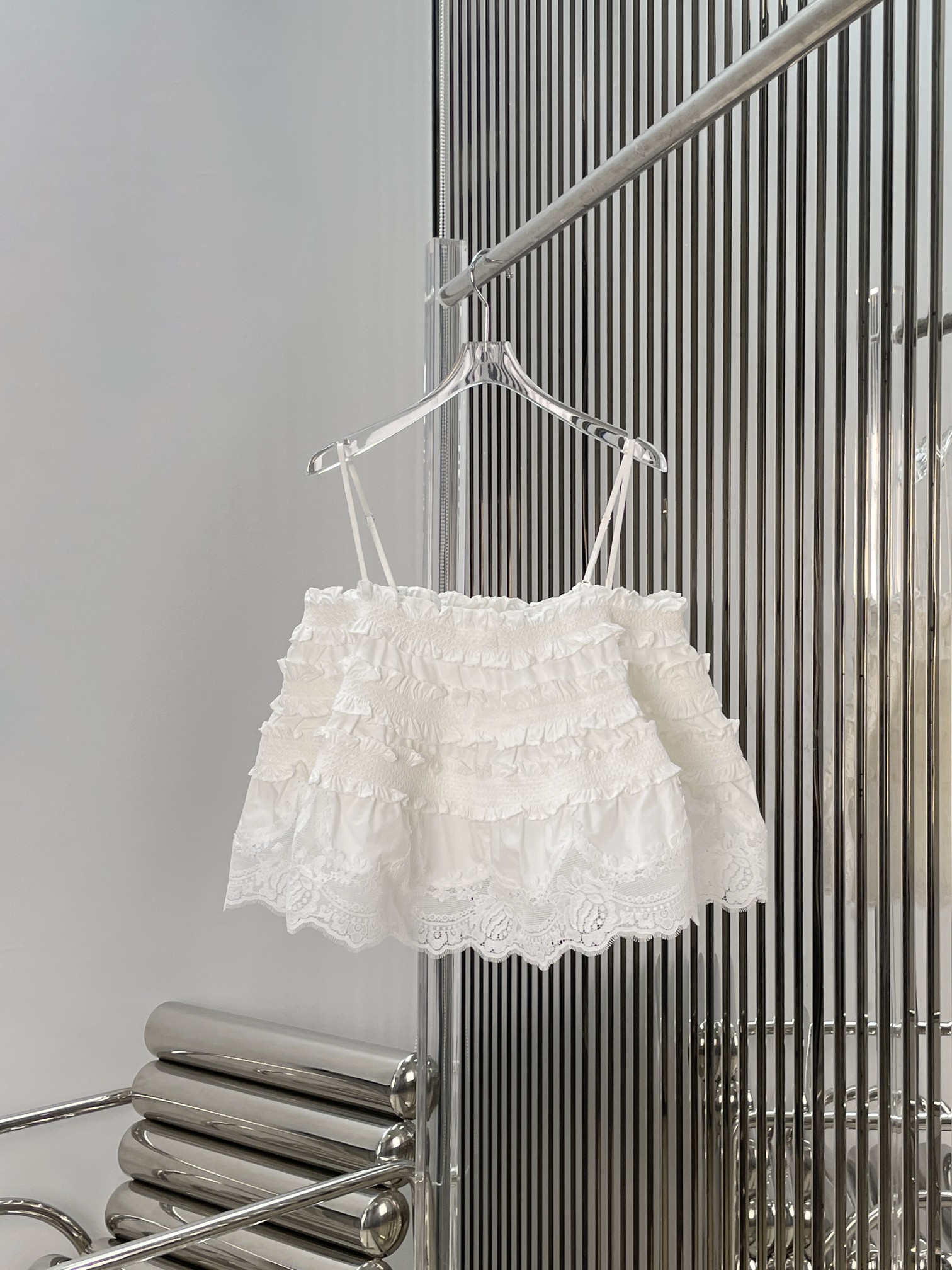 NO:843398,[Love] New style [Love]!  The latest Zimm 26NEW irregular design lace short suspender top. Size: XS SML.,,19860909[爱心]新款[爱心]！最新Zimm 26NEW 不规则设计感蕾丝短款吊带上衣.尺码:XS SML.,,,Women's clothing