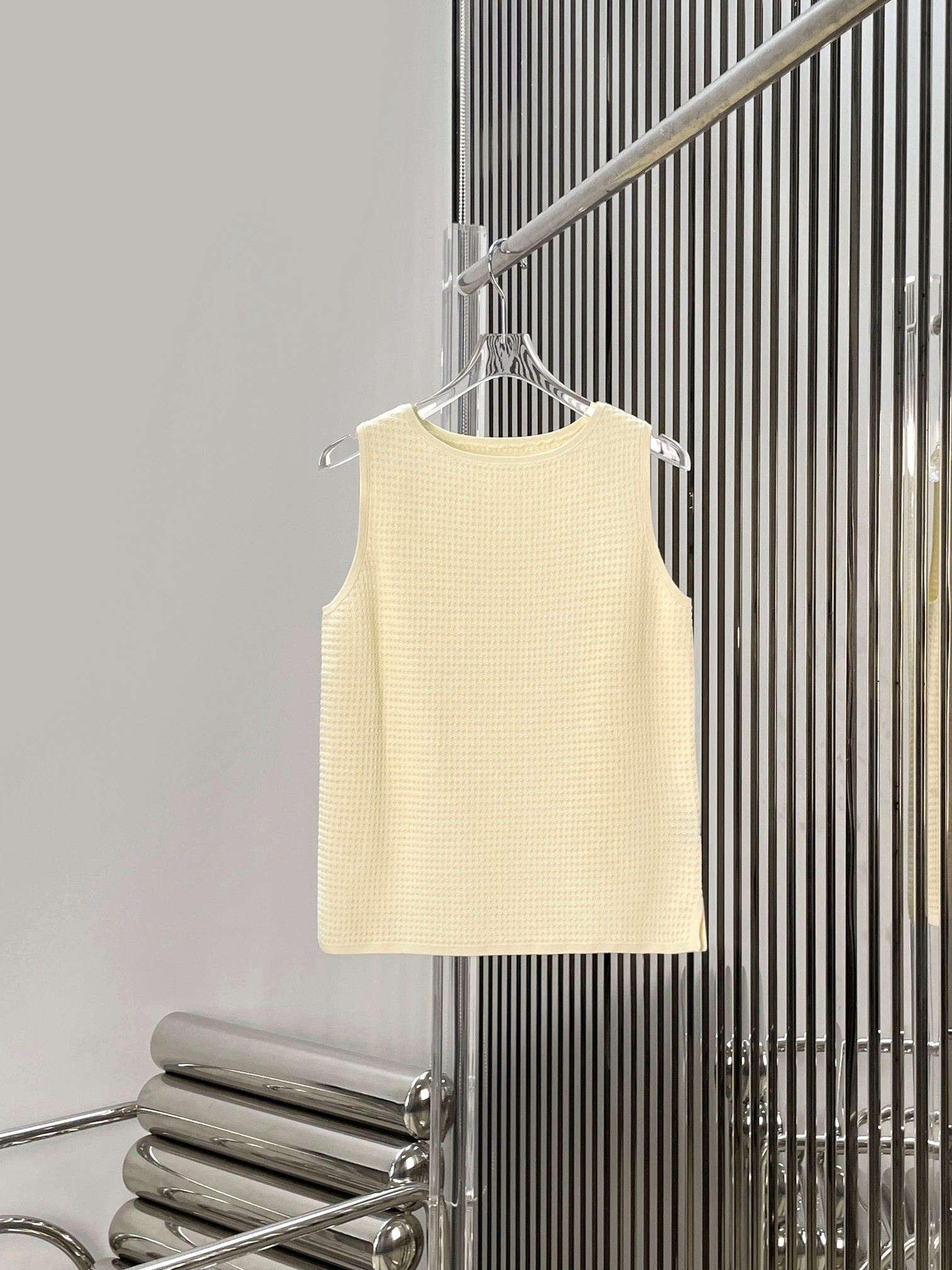 NO:873544,[Love] New style [Love]!  The latest LP 26NEW waffle simple round neck knitted vest cardigan and trousers three-piece set. Cardigan + vest + trousers. Size: SML.,, loro piana,19860909[爱心]新款[爱心]！最新LP 26NEW 华夫格简约圆领针织背心开衫长裤三件套.开衫+背心+长裤.尺码:SML.,,loro piana,,Women's clothing