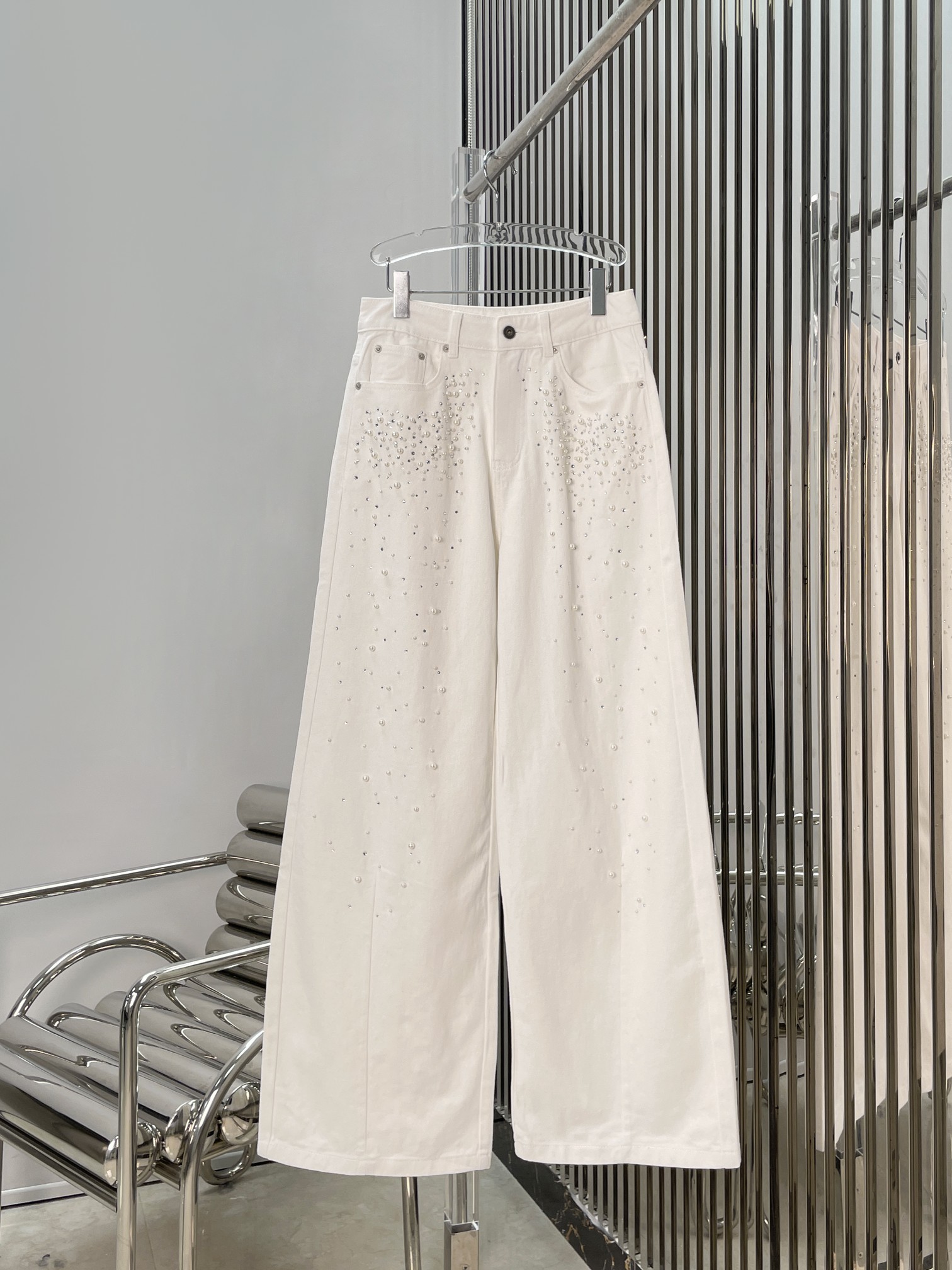 NO:845600,[Love] New style [Love]!  The latest ANN 26NEW heavy-duty wide-leg jeans with pearls and diamonds. Size XS SML.,,jeans,19860909[爱心]新款[爱心]！最新ANN 26NEW 重工镶珍珠闪钻阔腿牛仔裤.尺码XS SML.,,jeans,,Women's clothing