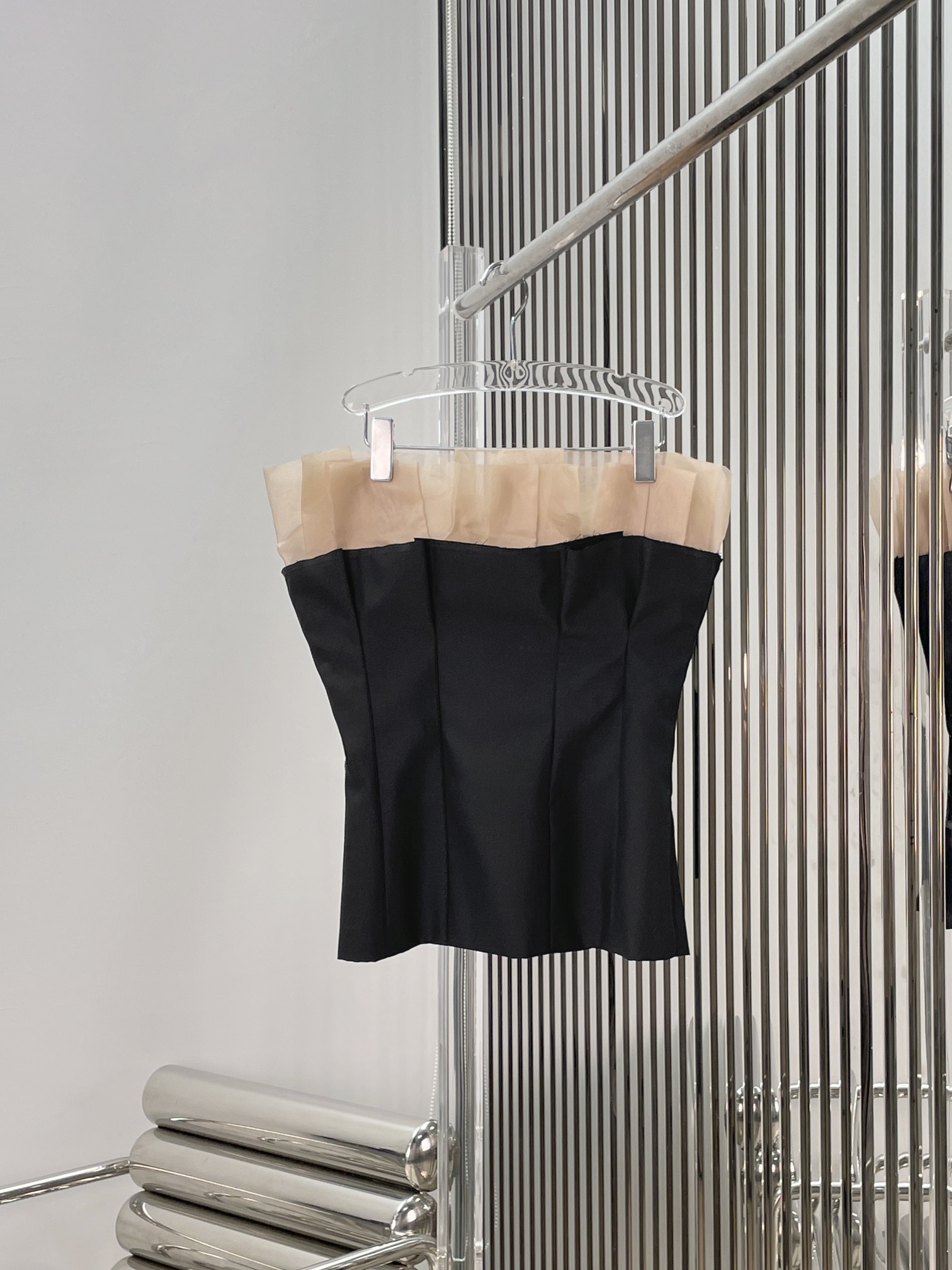 NO:844856,[Love] New style [Love]!  The latest KHAITE 26NEW fishbone tube top. Size XS SML.,,19860909[爱心]新款[爱心]！最新KHAITE 26NEW 鱼骨抹胸上衣.尺码XS SML.,,,Women's clothing