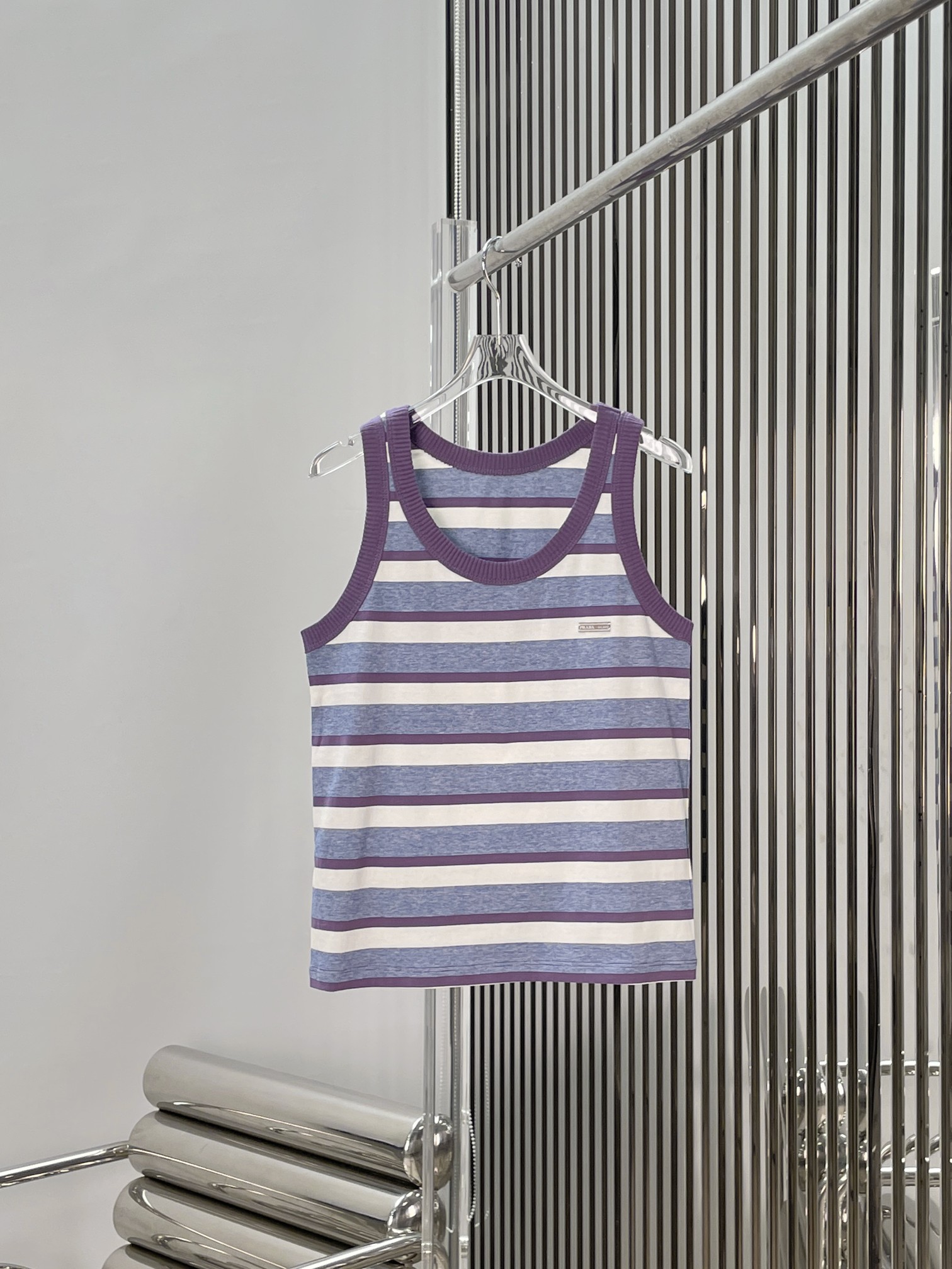 NO:845561,[Love] New style [Love]!  The latest PR 26NEW letter logo color block striped sleeveless camisole. Size XS SML.,,19860909[爱心]新款[爱心]！最新PR 26NEW 字母徽标拼色条纹无袖吊带背心.尺码XS SML.,,,Women's clothing