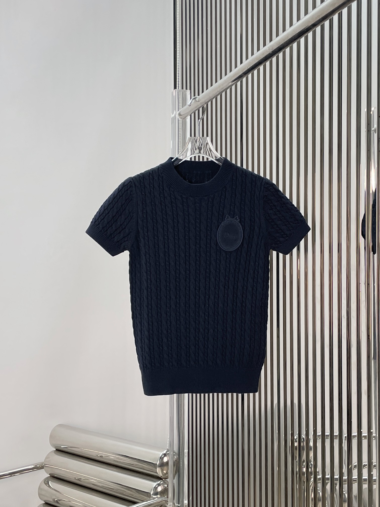 NO:845589,[Love] New style [Love]!  The latest D 26NEW letter badge cable knit top. Color light blue, dark blue. Size SML.,,19860909[爱心]新款[爱心]！最新D 26NEW 字母徽章绞花针织上衣.颜色浅蓝、深蓝.尺码SML.,,,Women's clothing