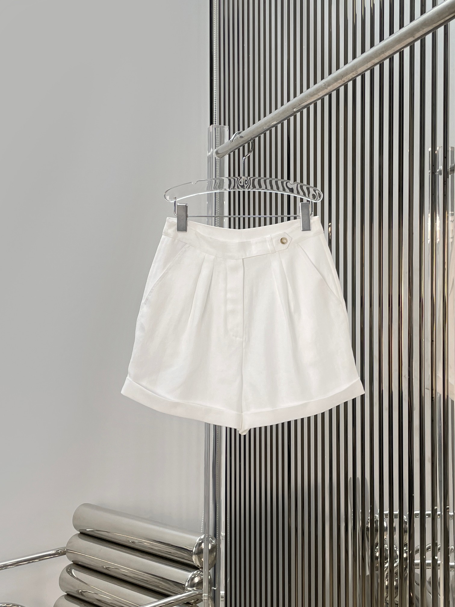 NO:855973,[Love] New style [Love]!  The latest LP 26NEW linen Bermuda double front pleat shorts. Size: XS SML.,,loro piana,shorts,19860909[爱心]新款[爱心]！最新LP 26NEW 亚麻百慕双前褶短裤.尺码:XS SML.,,loro piana,shorts,,Women's clothing