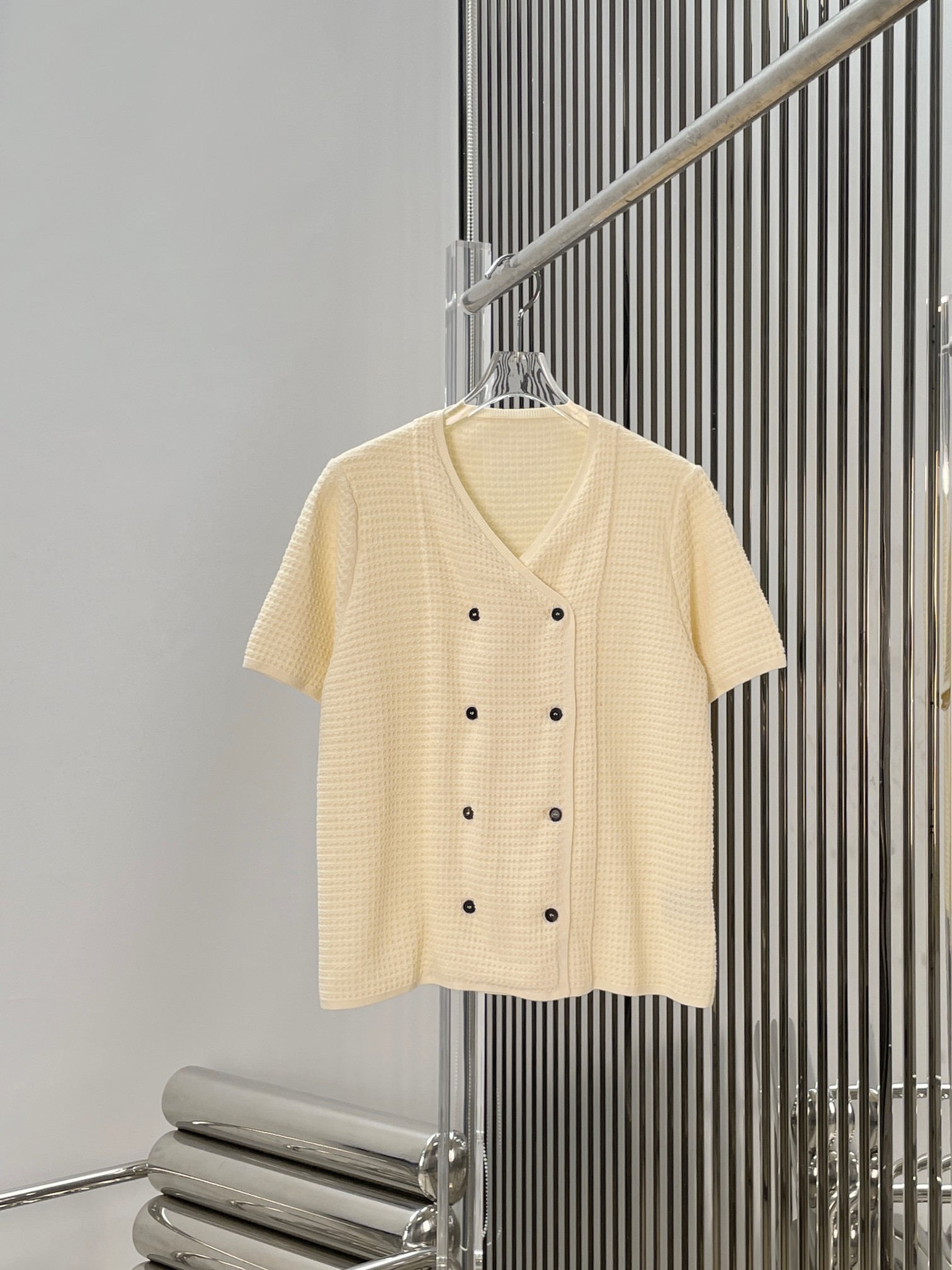 NO:873536,[Love] New style [Love]!  The latest LP 26NEW waffle simple round neck knitted vest cardigan and trousers three-piece set. Cardigan + vest + trousers. Size: SML.,, loro piana,19860909[爱心]新款[爱心]！最新LP 26NEW 华夫格简约圆领针织背心开衫长裤三件套.开衫+背心+长裤.尺码:SML.,,loro piana,,Women's clothing