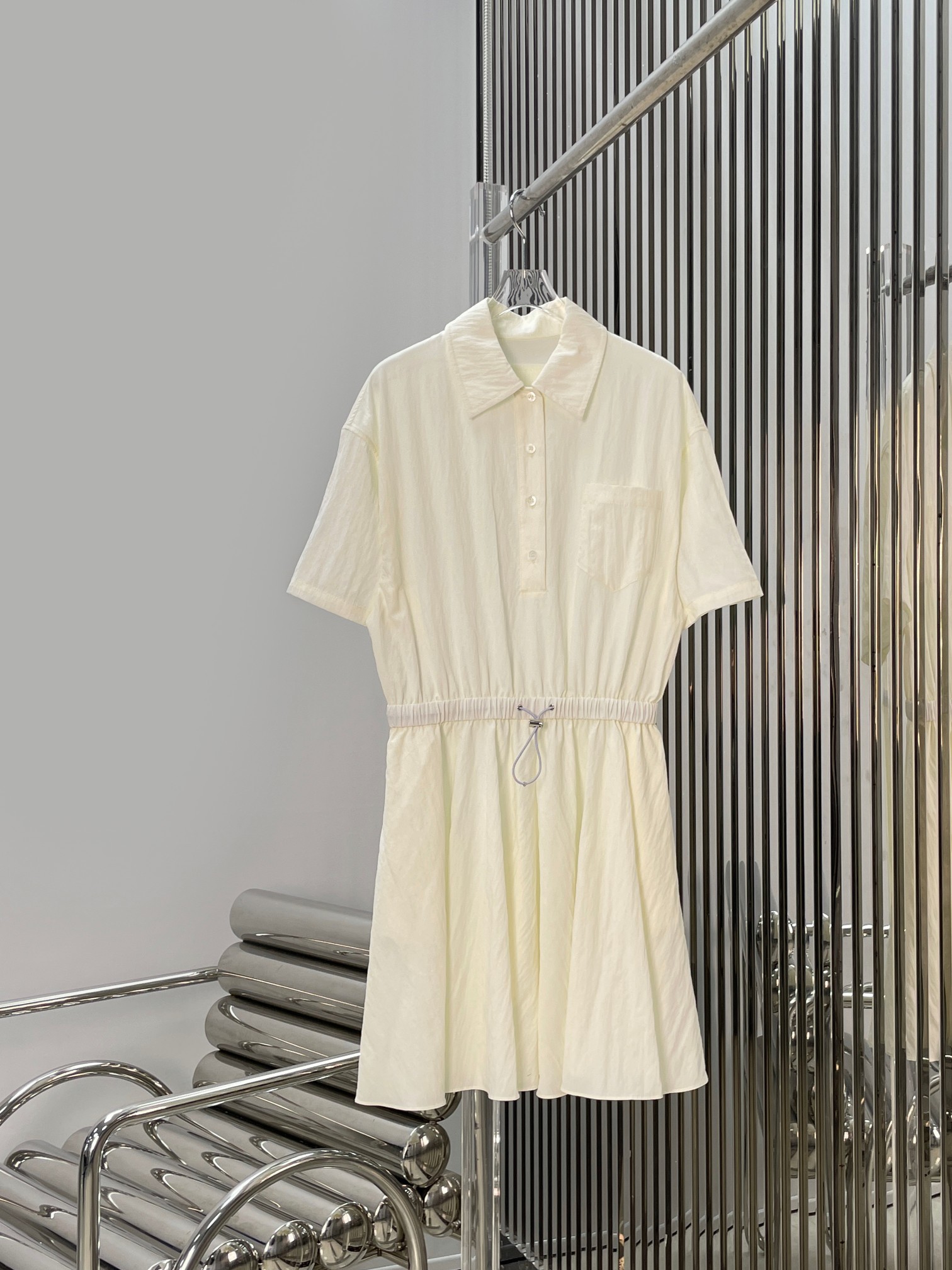 NO:857373,[Love] New style [Love]!  Latest PR 26NEW drawstring elastic waist shirt short-sleeved dress. Size XS SML.,,skirts,shirts,T-shirt,19860909[爱心]新款[爱心]！最新PR 26NEW 抽绳松紧腰衬衫短袖连衣裙.尺码XS SML.,,skirts,shirts,T-shirt,,Women's clothing