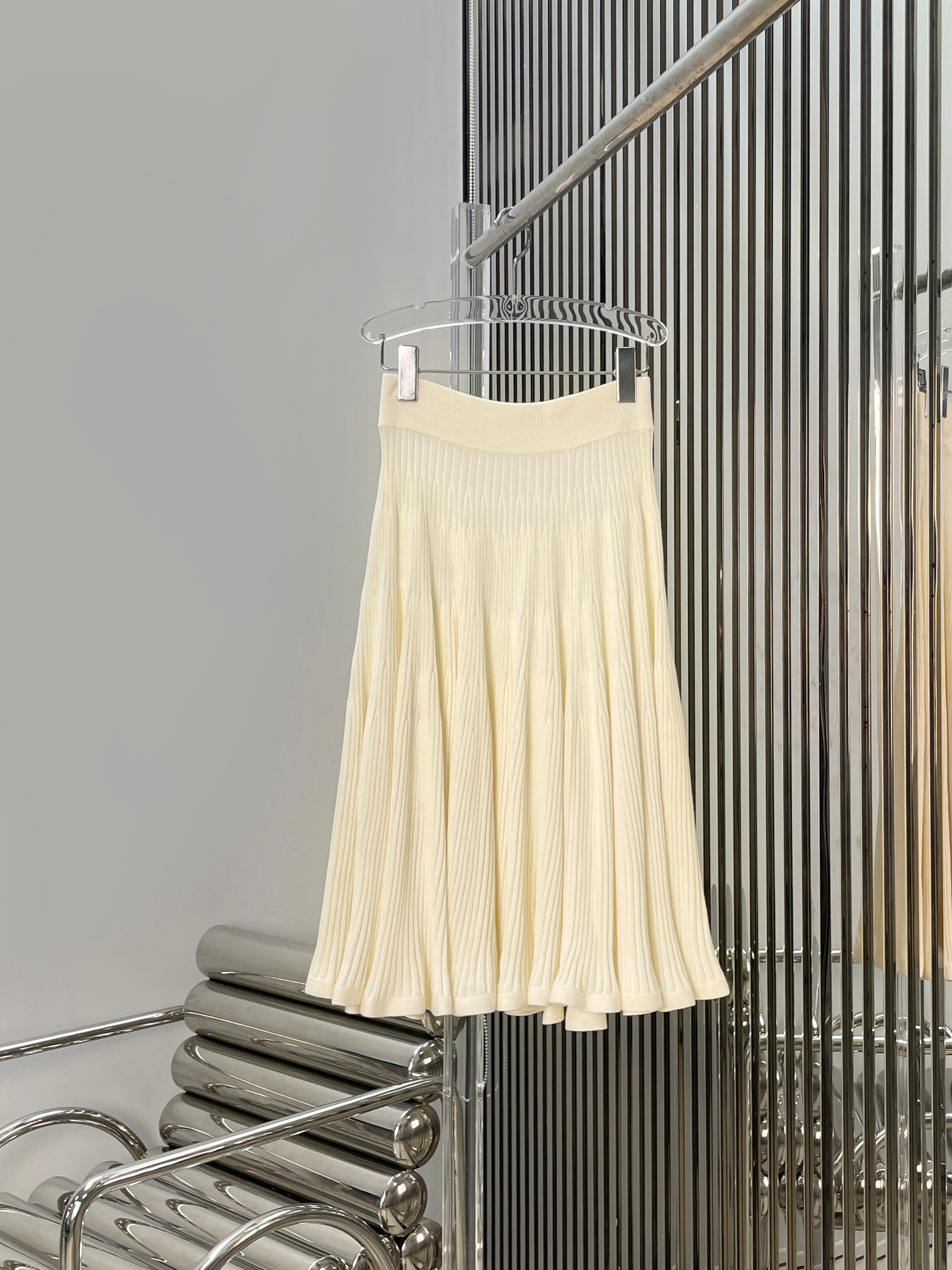 NO:857310,[Love] New style [Love]!  The latest LV 26NEW nautical series ribbed pleated knitted skirt. Size SML.,,louis vuitton,skirts,19860909[爱心]新款[爱心]！最新LV 26NEW 航海系列 罗纹摆褶针织半身裙.尺码SML.,,louis vuitton,skirts,,Women's clothing