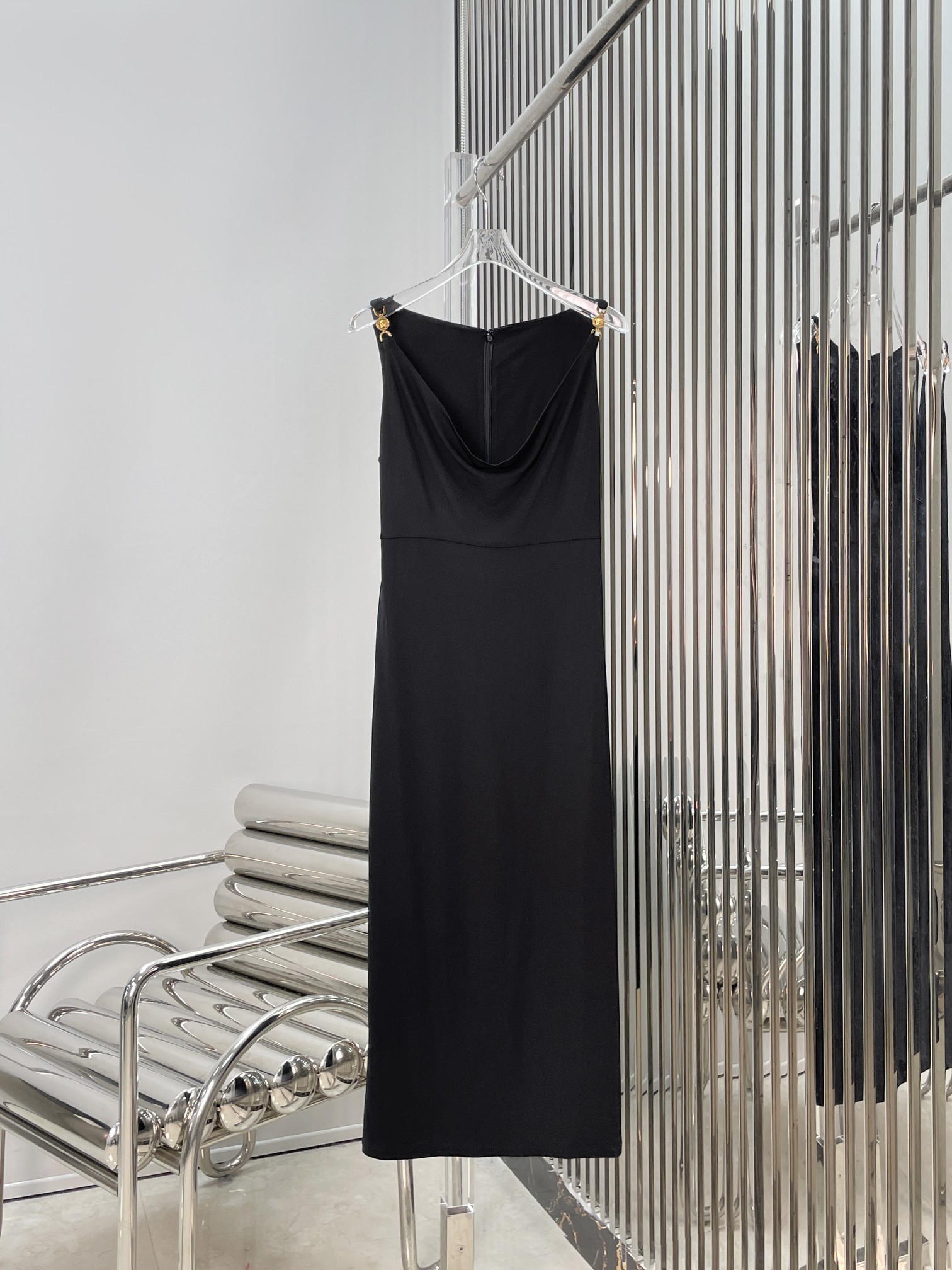 NO:857320,[Love] New style [Love]!  The latest VER 26NEW gold button swing collar suspender dress. Size XS SML.,,skirts,19860909[爱心]新款[爱心]！最新VER 26NEW 金扣荡领吊带连衣裙.尺码XS SML.,,skirts,,Women's clothing