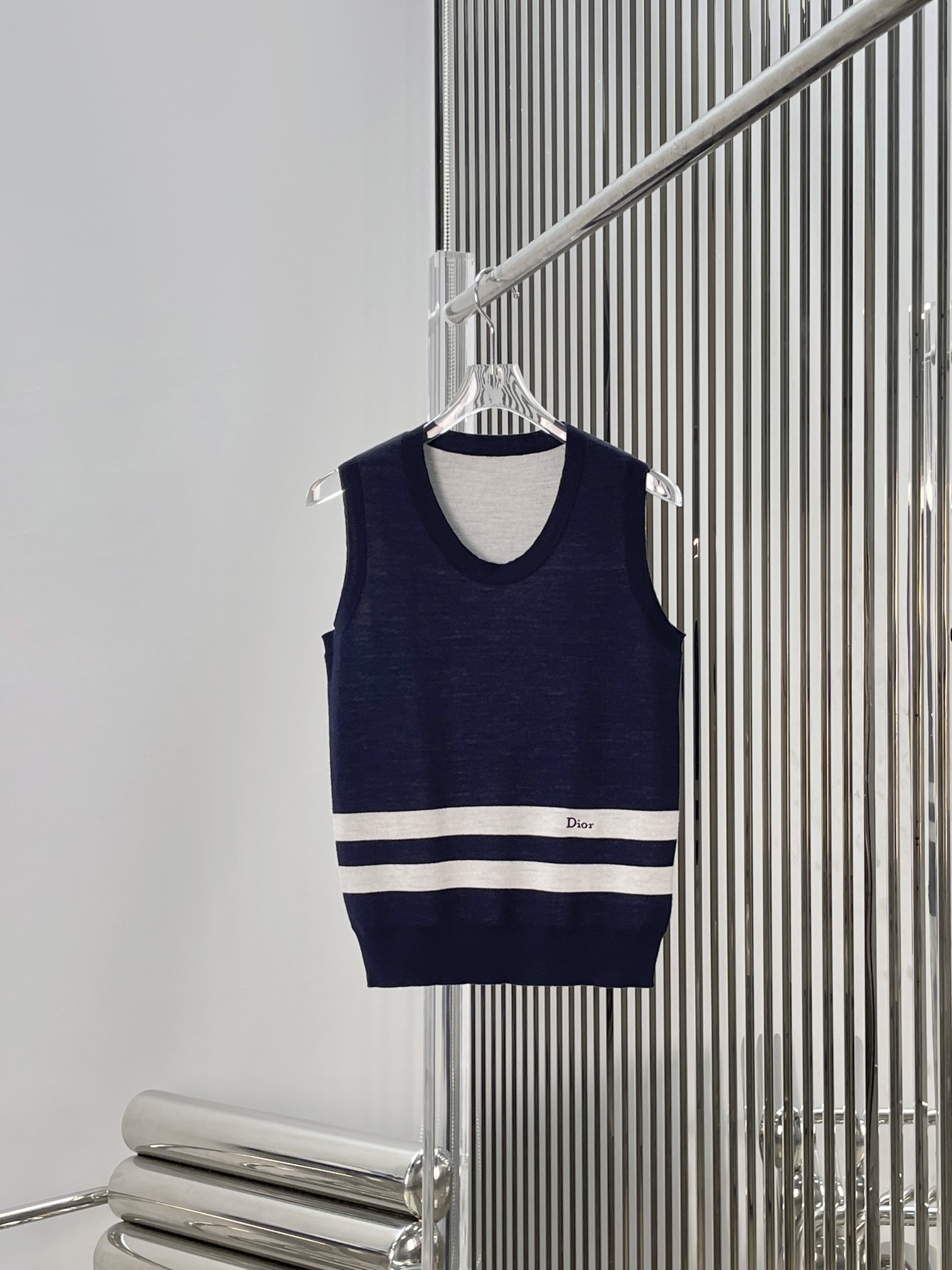 NO:870151,[Love] New style [Love]!  The latest D 26NEW college style hem striped knitted cardigan and vest two-piece set, cardigan + vest. Size SML.,,19860909[爱心]新款[爱心]！最新D 26NEW 学院风下摆条纹针织开衫背心两件套,开衫+背心.尺码SML.,,,Women's clothing