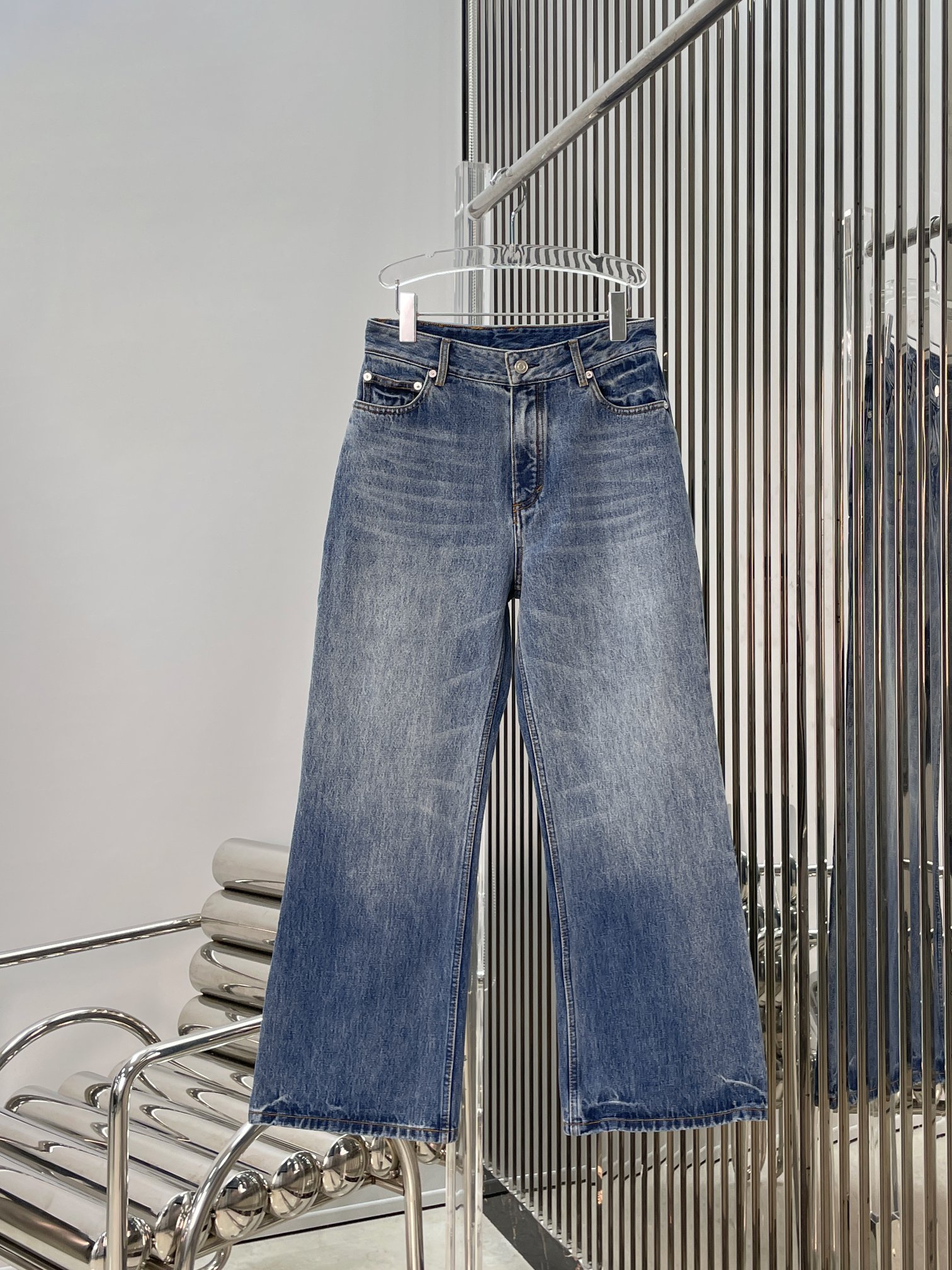 NO:863696,[Love] New style [Love]!  The latest ALA 26NEW washed blue pleated gradient jeans. Size XS SML.,,jeans,19860909[爱心]新款[爱心]！最新ALA 26NEW 洗水蓝缝褶渐变牛仔裤.尺码XS SML.,,jeans,,Women's clothing