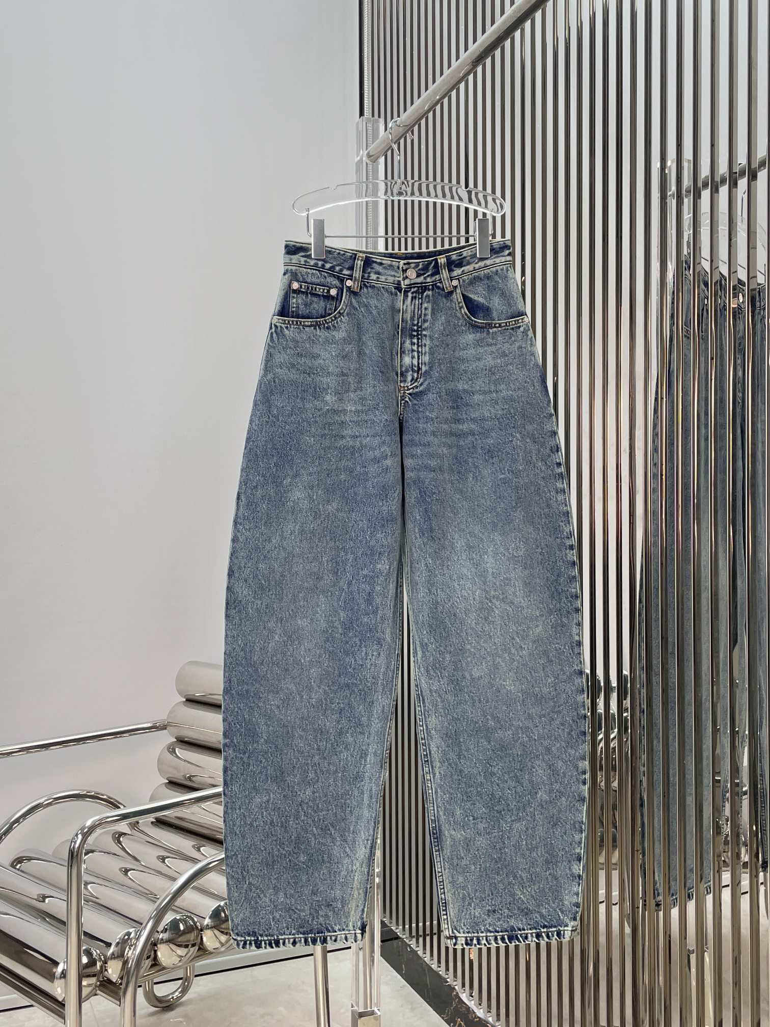 NO:865736,[Love] New style [Love]!  The latest ALA 26NEW washed distressed wide-leg scimitar jeans. Size XS SML.,,jeans,19860909[爱心]新款[爱心]！最新ALA 26NEW 洗水做旧阔腿弯刀牛仔裤 .尺码XS SML.,,jeans,,Women's clothing