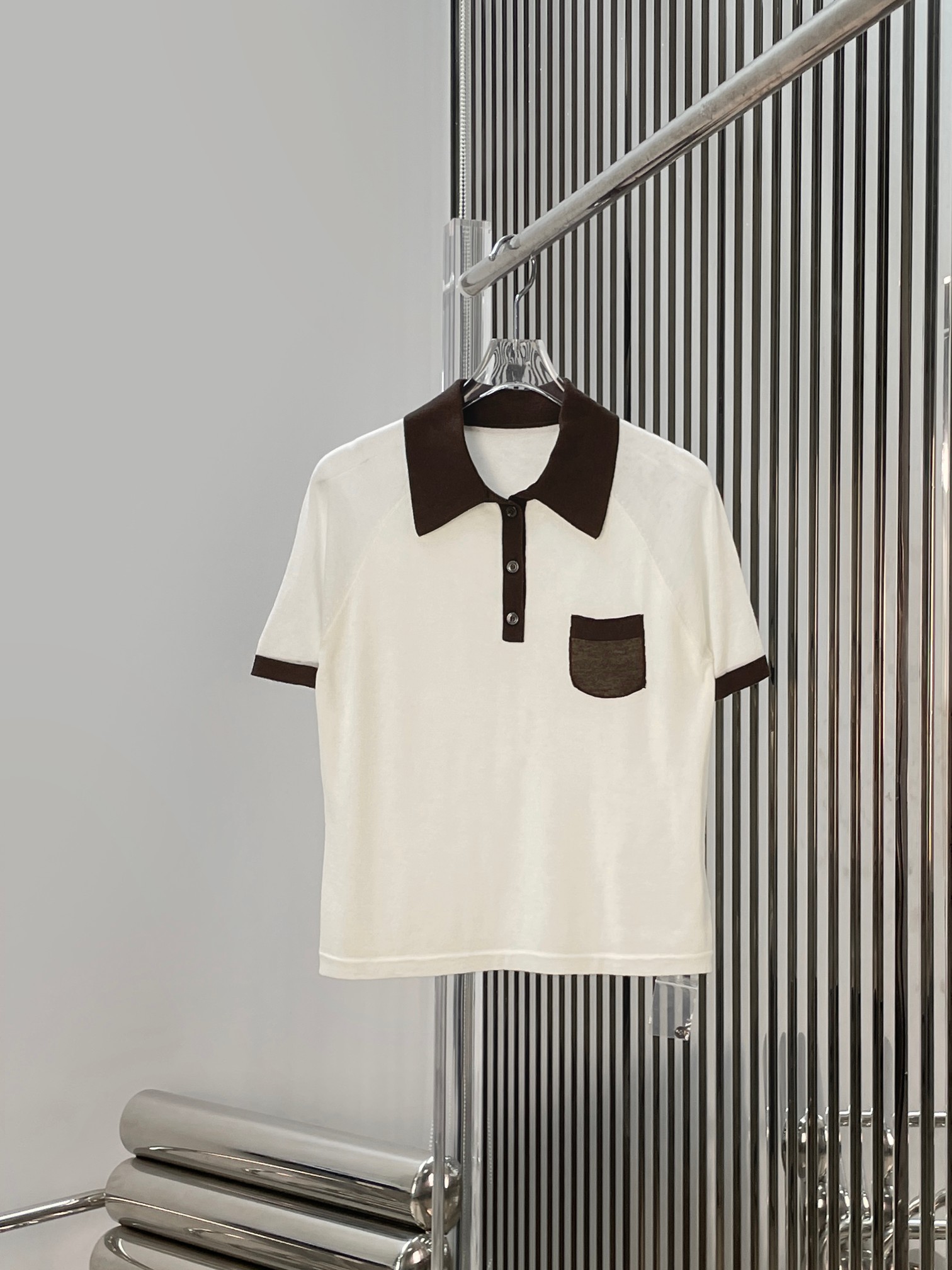 NO:868936,[Love] New style [Love]!  The latest ACNE 26NEW contrast pocket polo collar thin slightly see-through short-sleeved top. Size SML.,,acne studios,T-shirt,19860909[爱心]新款[爱心]！最新ACNE 26NEW 撞色口袋polo领薄款微透短袖上衣.尺码SML.,,acne studios,T-shirt,,Women's clothing