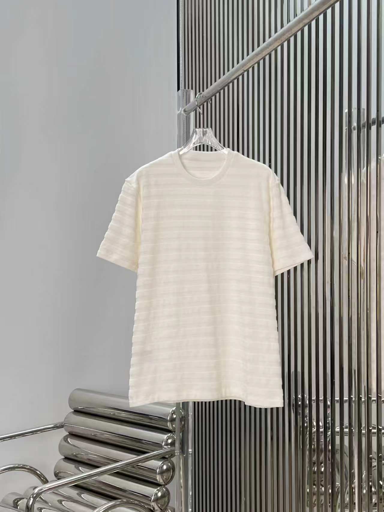 NO:873557,[Love] New style [Love]!  The latest LP 26NEW old money style simple striped knitted short-sleeved T-shirt. Size SML.,,loro piana,T-shirt,tees,t-shirt,19860909[爱心]新款[爱心]！最新LP 26NEW 老钱风简约条纹针织短袖T恤.尺码SML.,,loro piana,T-shirt,tees，t-shirt,,Women's clothing