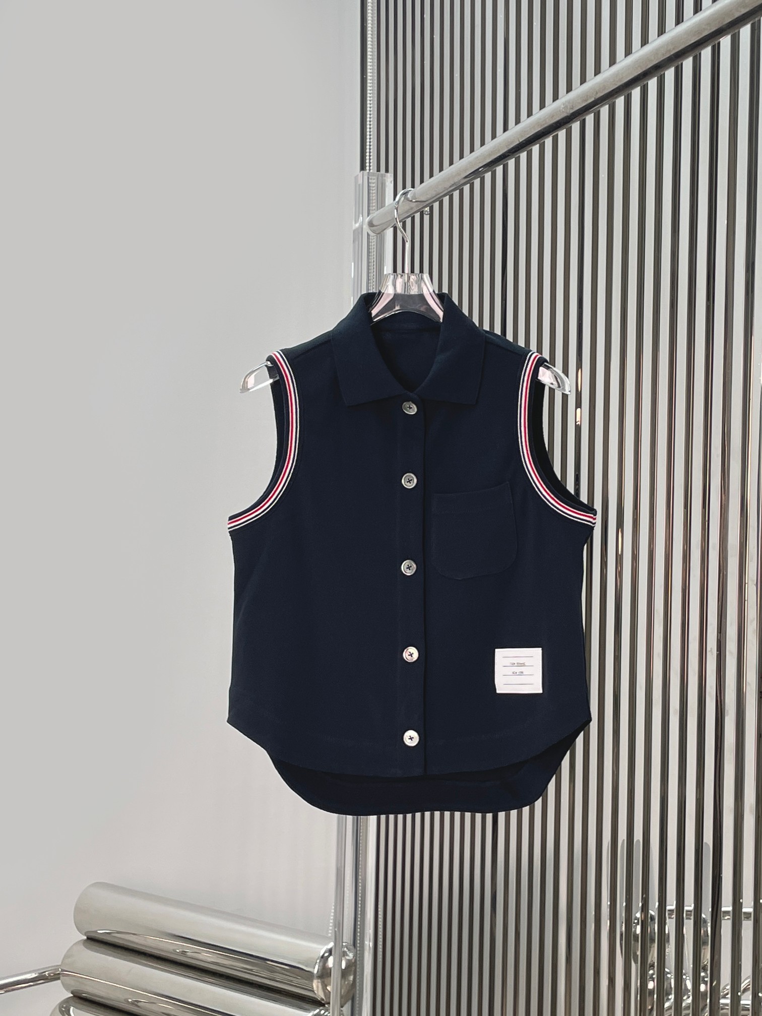 NO:868969,[Love] New style [Love]!  The latest TB 26NEW college style striped trim polo lapel knitted vest vest and skirt suit, vest + skirt. Size SML.,,skirts,19860909[爱心]新款[爱心]！最新TB 26NEW 学院风条纹边饰polo翻领针织背心马甲半身裙套装,马甲+半裙.尺码SML.,,skirts,,Women's clothing
