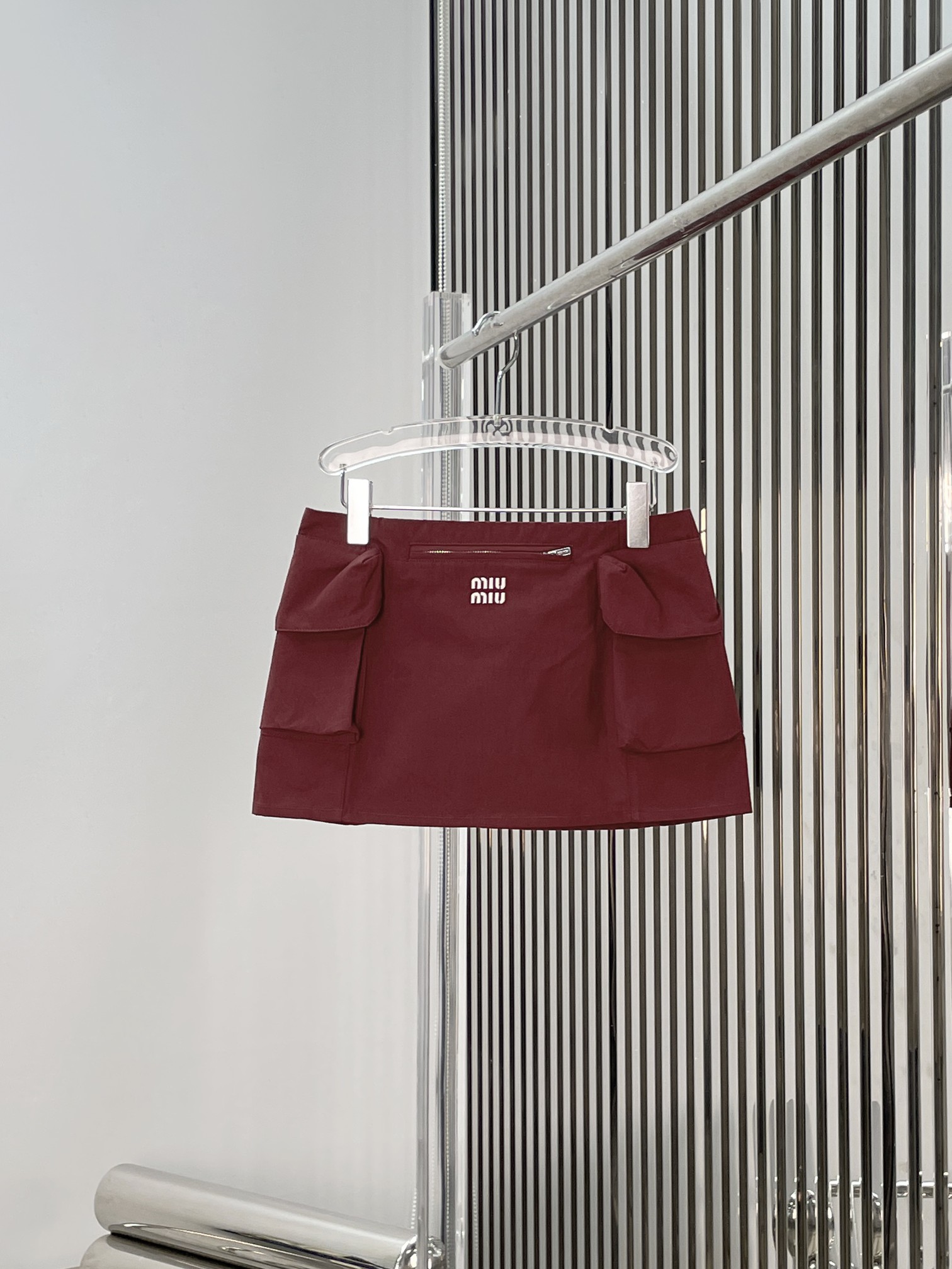 NO:872147,[Love] New style [Love]! The latest MIU 26NEW letter logo embroidered work skirt. Size XS SML.,,miumiu,skirts,19860909[爱心]新款[爱心]!最新MIU 26NEW 字母徽标刺绣工装半身裙.尺码XS SML.,,miumiu,skirts,,Women's clothing
