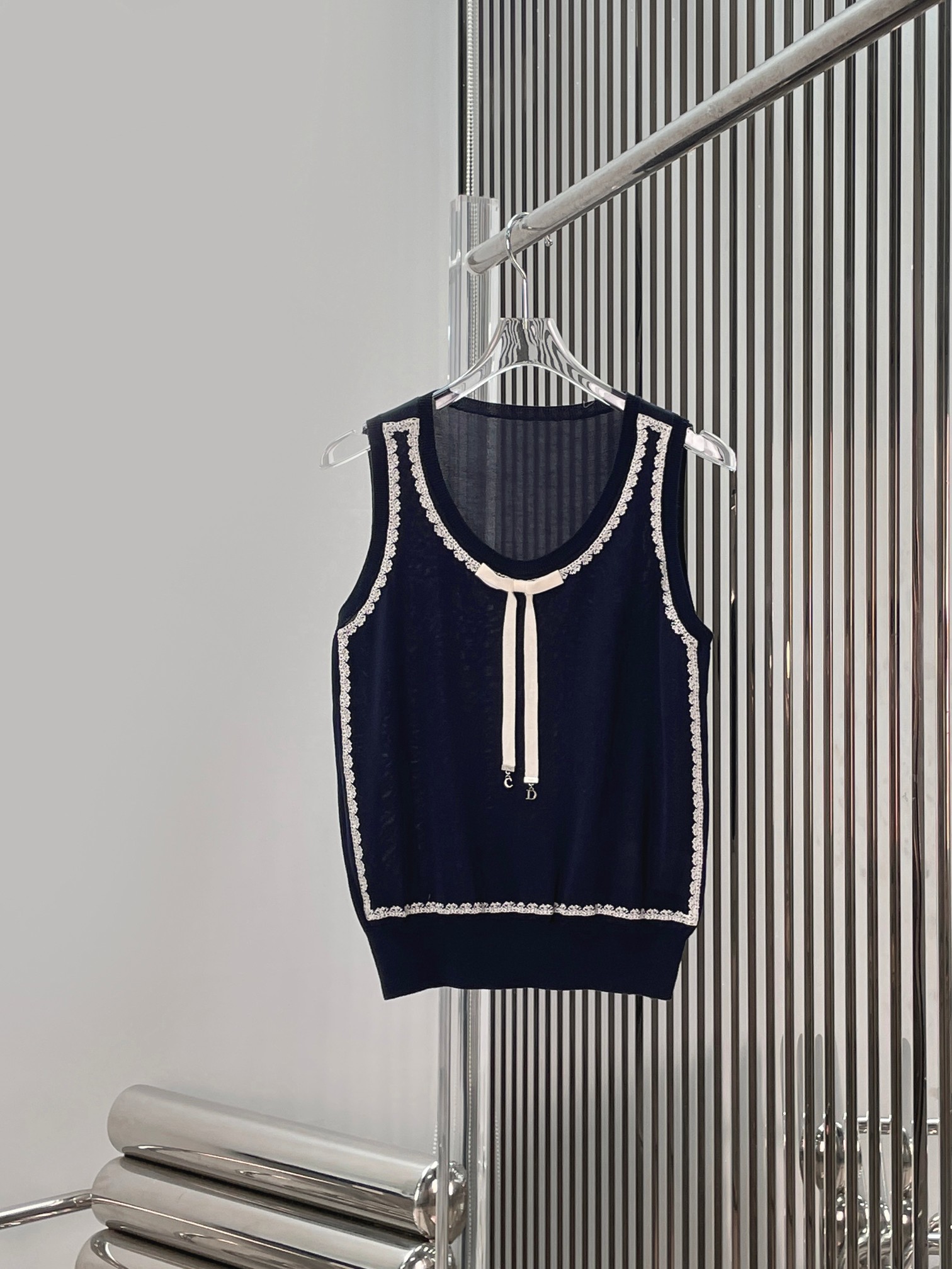 NO:872124,[Love] New style [Love]!  The latest D 26NEW bow lace sleeveless knitted vest. Size SML.,,19860909[爱心]新款[爱心]！最新D 26NEW 蝴蝶结蕾丝花边无袖针织背心.尺码SML.,,,Women's clothing