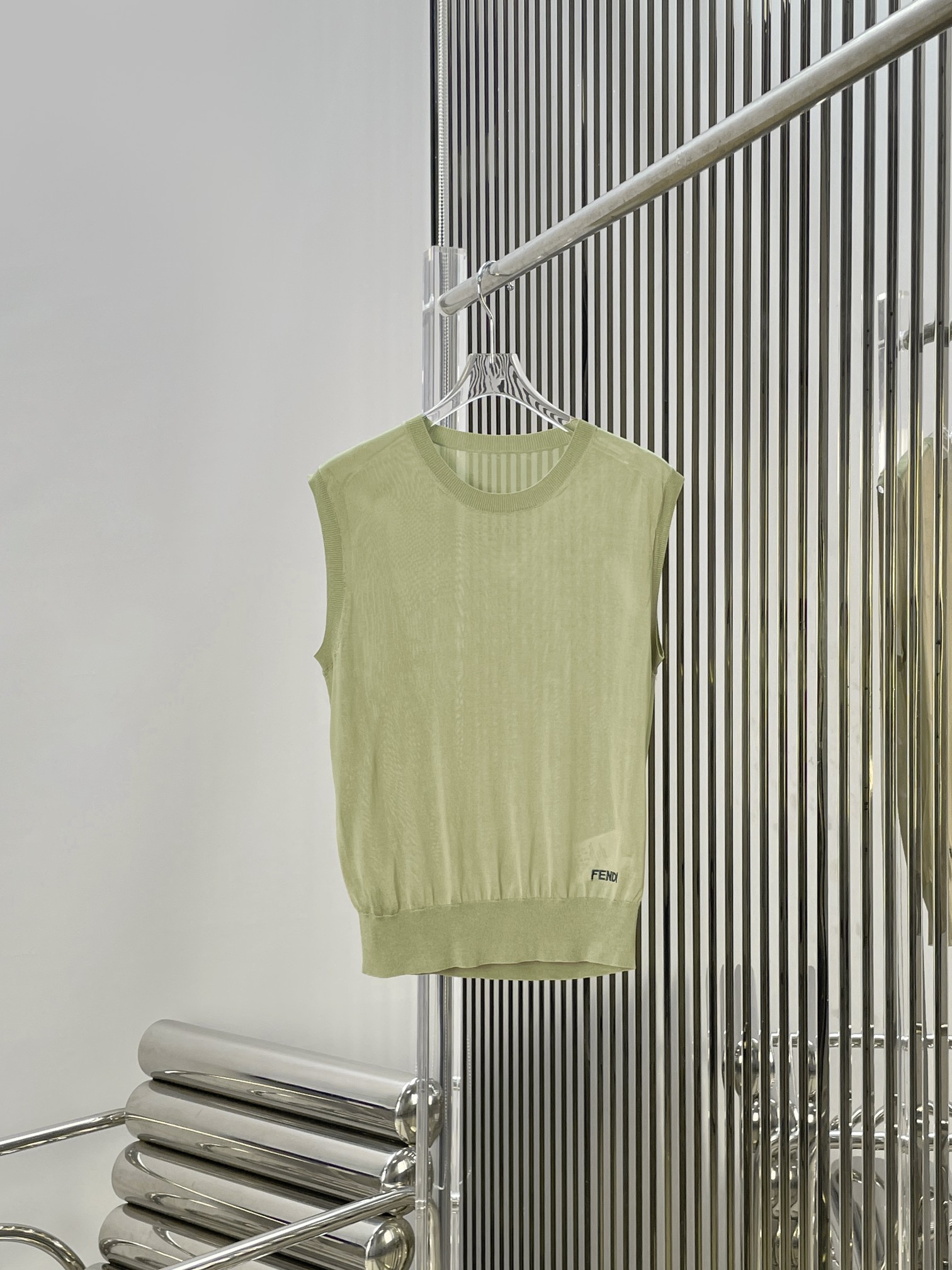 NO:892015,[Love] New style [Love]!  The latest FD 26NEW summer refreshing round neck sleeveless vest top. Size SML.,,19860909[爱心]新款[爱心]！最新FD 26NEW 夏日清爽圆领无袖背心上衣.尺码SML.,,,Women's clothing