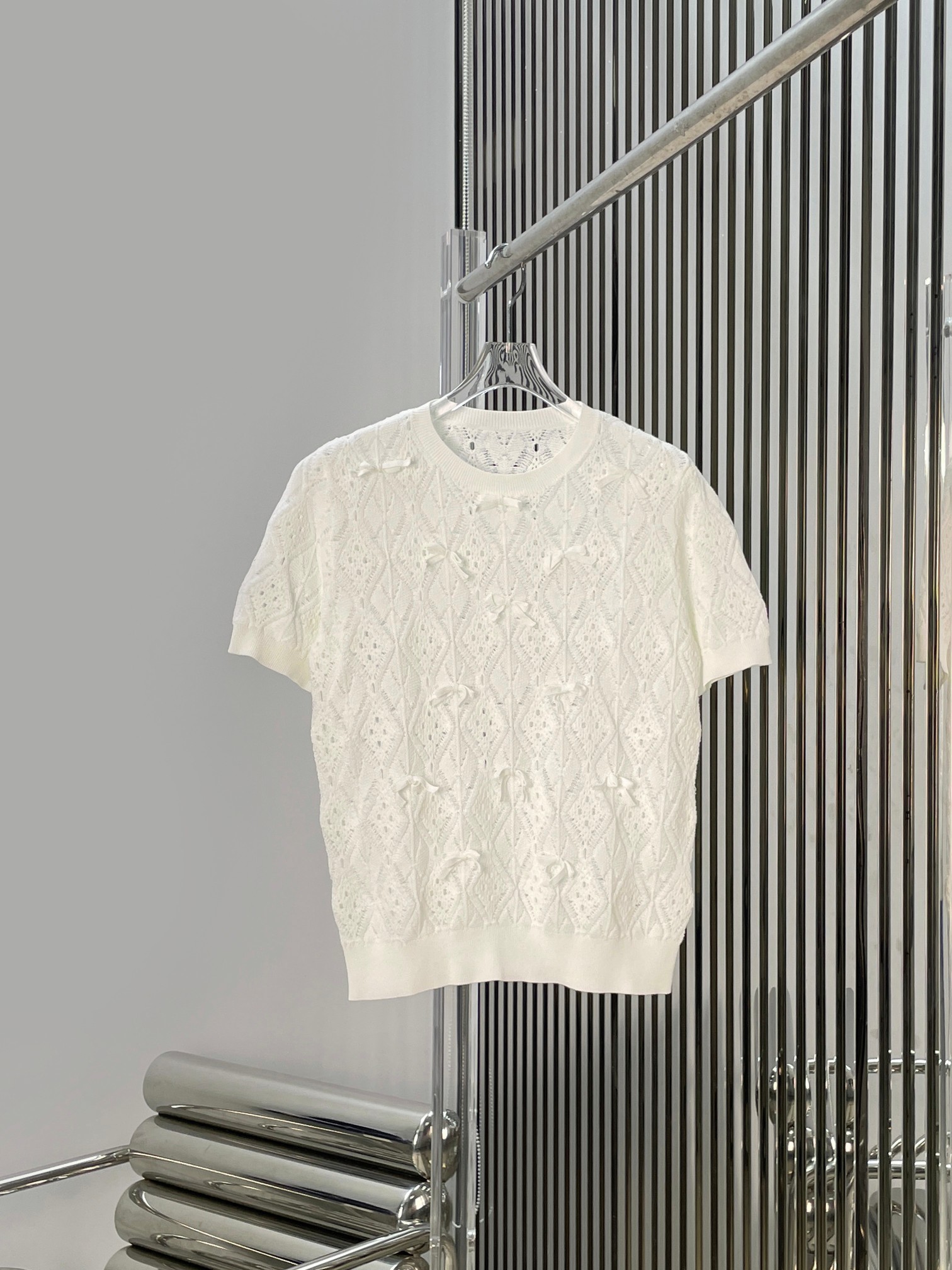 NO:892018,[Love] New style [Love]!  The latest D 26NEW bow-decorated hollow short-sleeved knitted top. Size SML.,,T-shirt,19860909[爱心]新款[爱心]！最新D 26NEW 蝴蝶结装饰镂空短袖针织上衣.尺码SML.,,T-shirt,,Women's clothing
