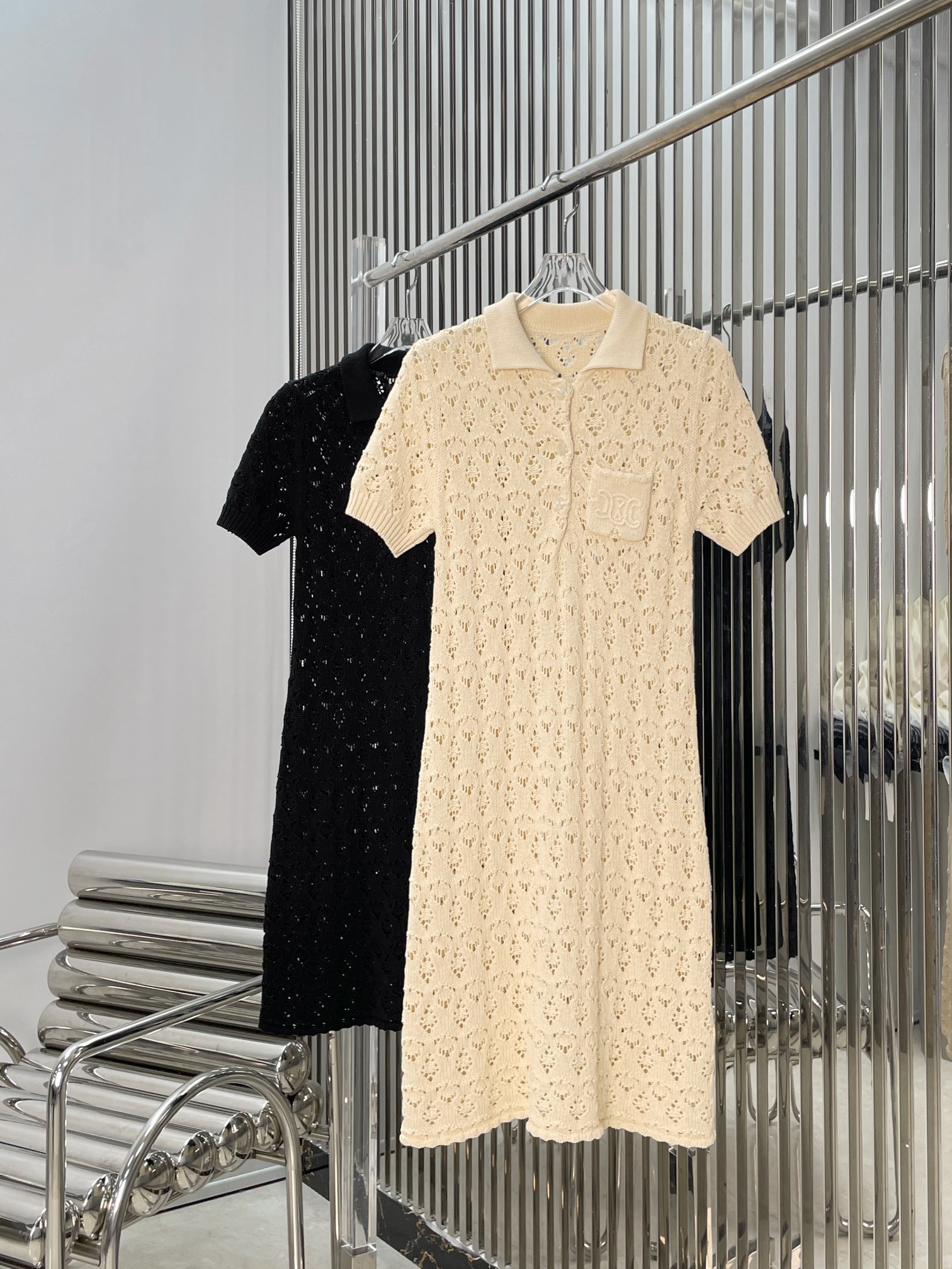 NO:892021,[Love] New style [Love]!  The latest CE 26NEW letter jacquard pockets hollow lapel knitted dress. Color black, apricot. Size SML.,,skirts,19860909[爱心]新款[爱心]！最新CE 26NEW 字母提花口袋镂空翻领针织连衣裙.颜色黑、杏.尺码SML.,,skirts,,Women's clothing