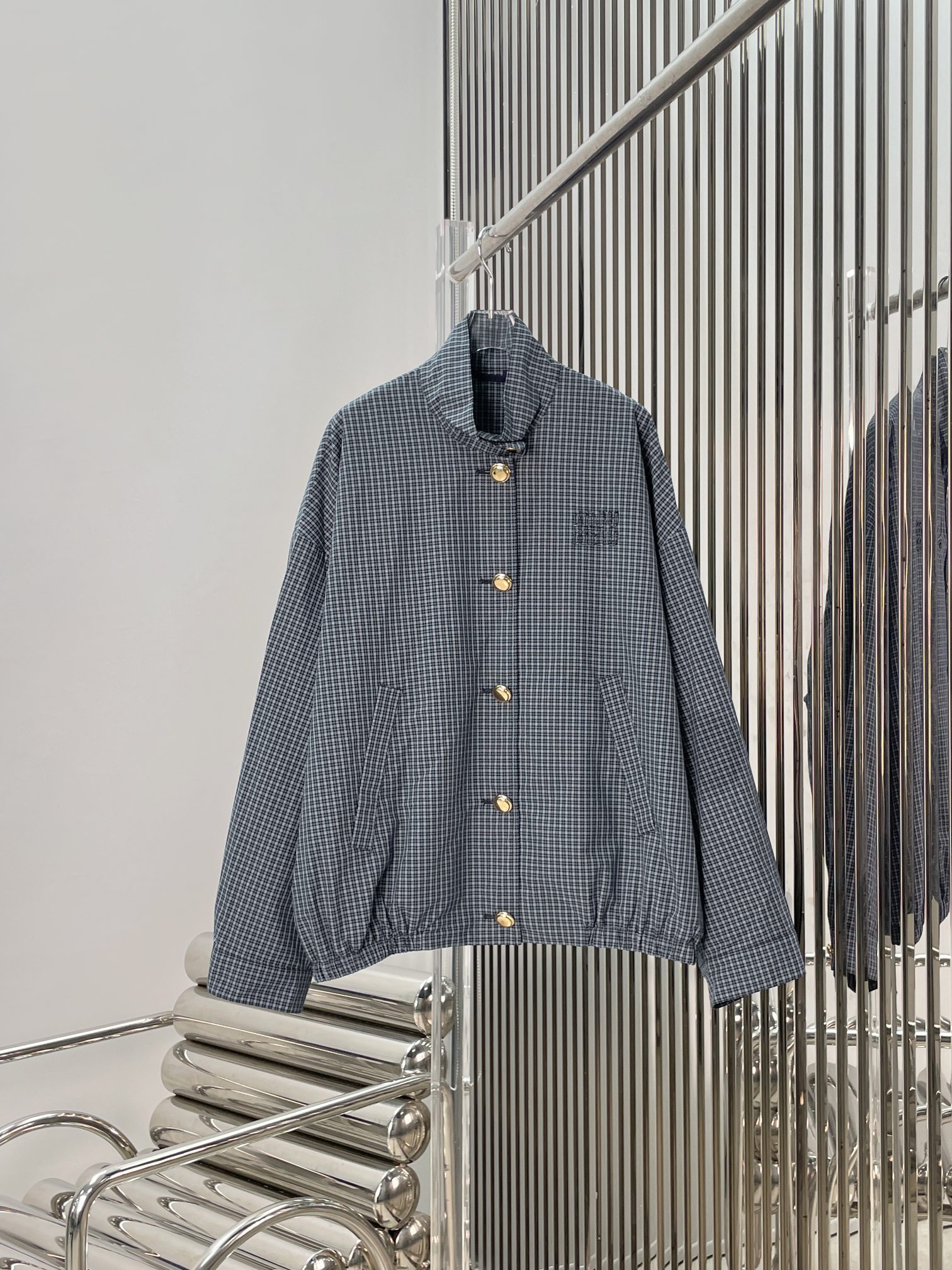 NO:875170,[Love] New style [Love]! The latest MIU 26NEW retro plaid letter logo patch stand collar jacket. Size XS SML.,,miumiu,jackets & coats,19860909[爱心]新款[爱心]!最新MIU 26NEW 复古格纹字母徽标贴饰立领外套.尺码XS SML.,,miumiu,jackets & coats,,Women's clothing