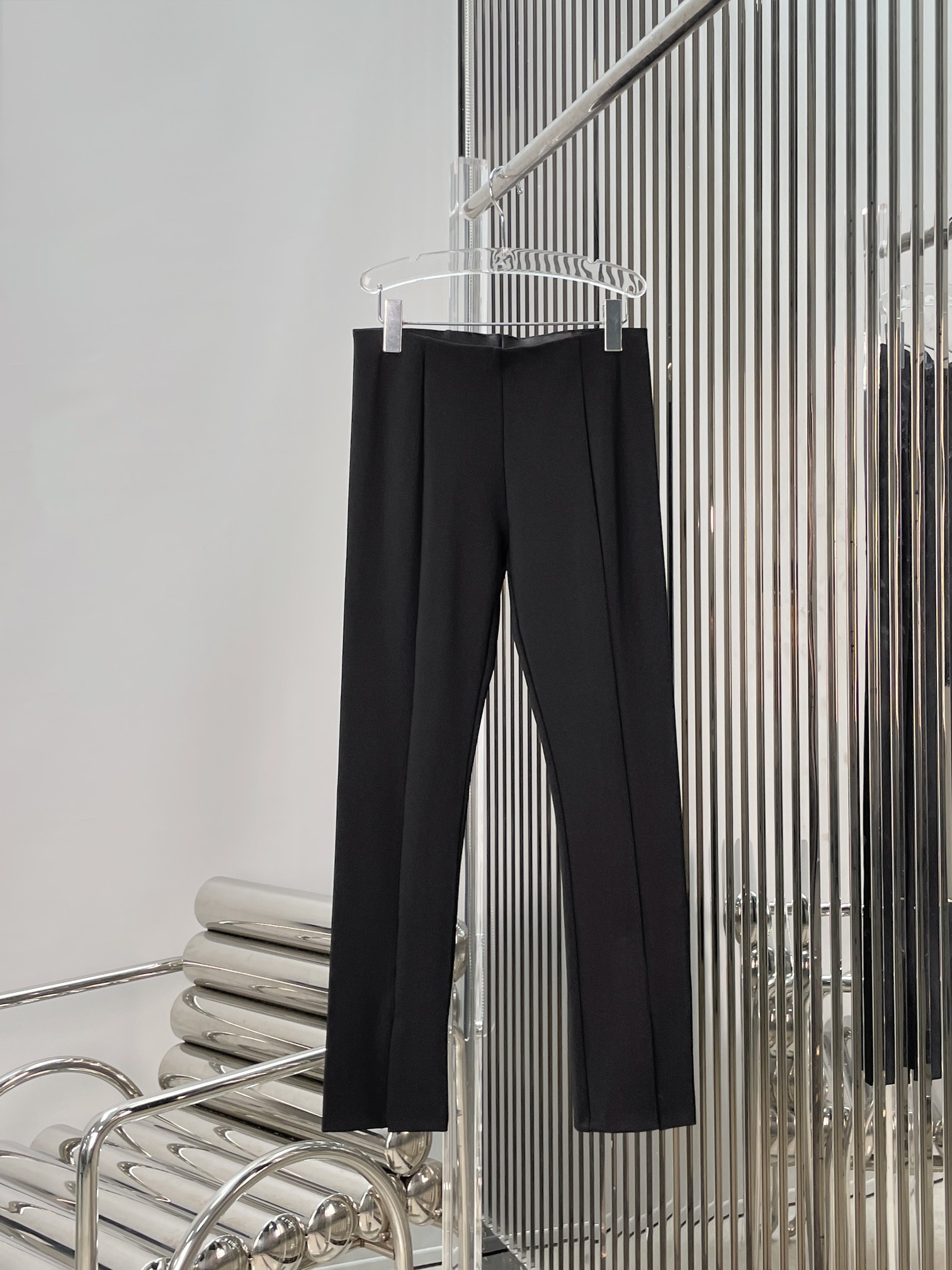 NO:877387,[Love] New style [Love]!  The latest THE ROW 26NEW front slit design slim casual nine-point pants. Size XS SML.,,19860909[爱心]新款[爱心]！最新THE ROW 26NEW 前开叉设计修身休闲九分裤.尺码XS SML.,,,Women's clothing
