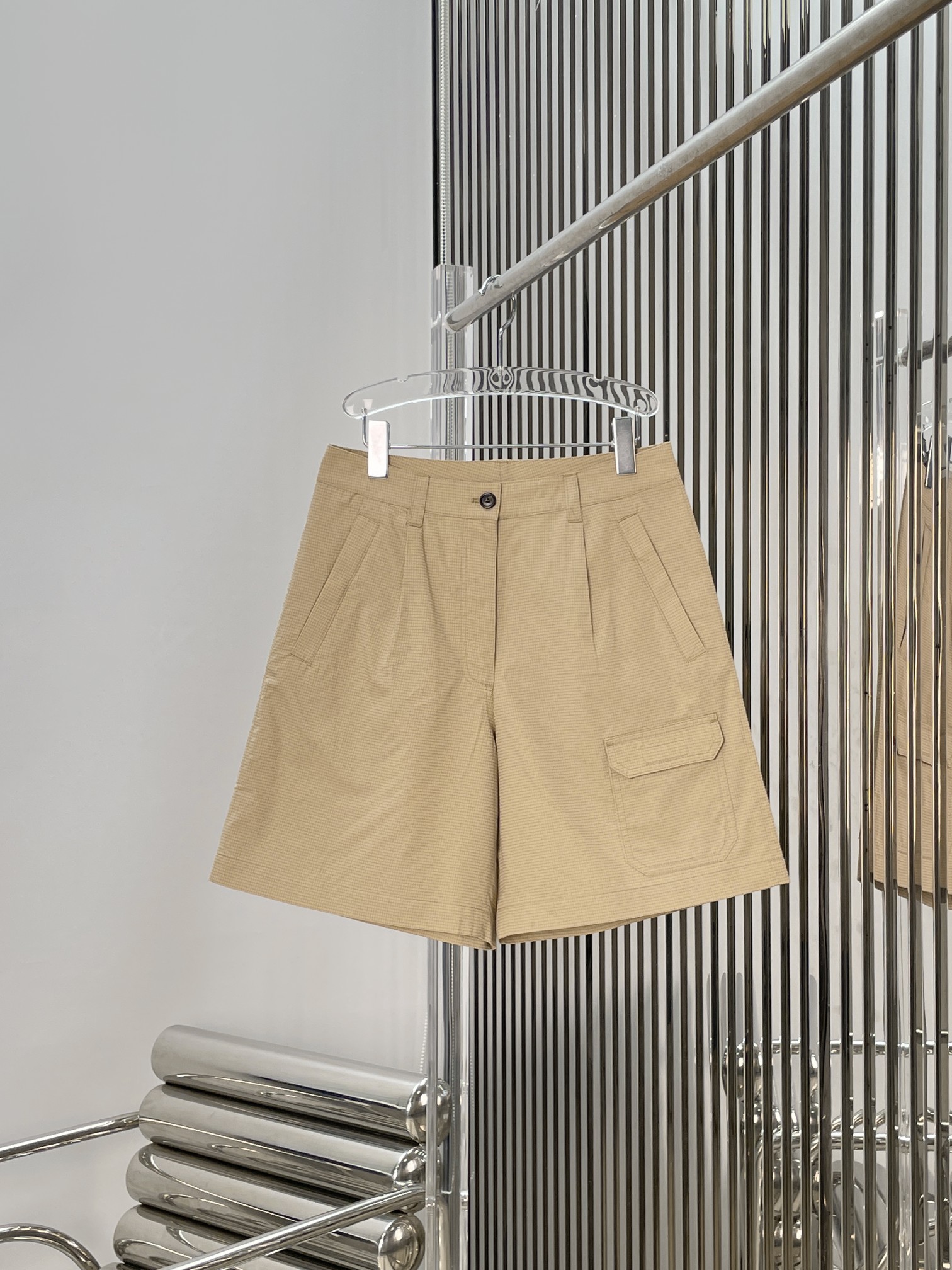 NO:877936,[Love] New style [Love]! The latest MIU 26NEW letter logo patch plaid shorts. Size XS SML.,,miumiu,shorts,19860909[爱心]新款[爱心]!最新MIU 26NEW 字母徽标贴饰格纹短裤.尺码XS SML.,,miumiu,shorts,,Women's clothing