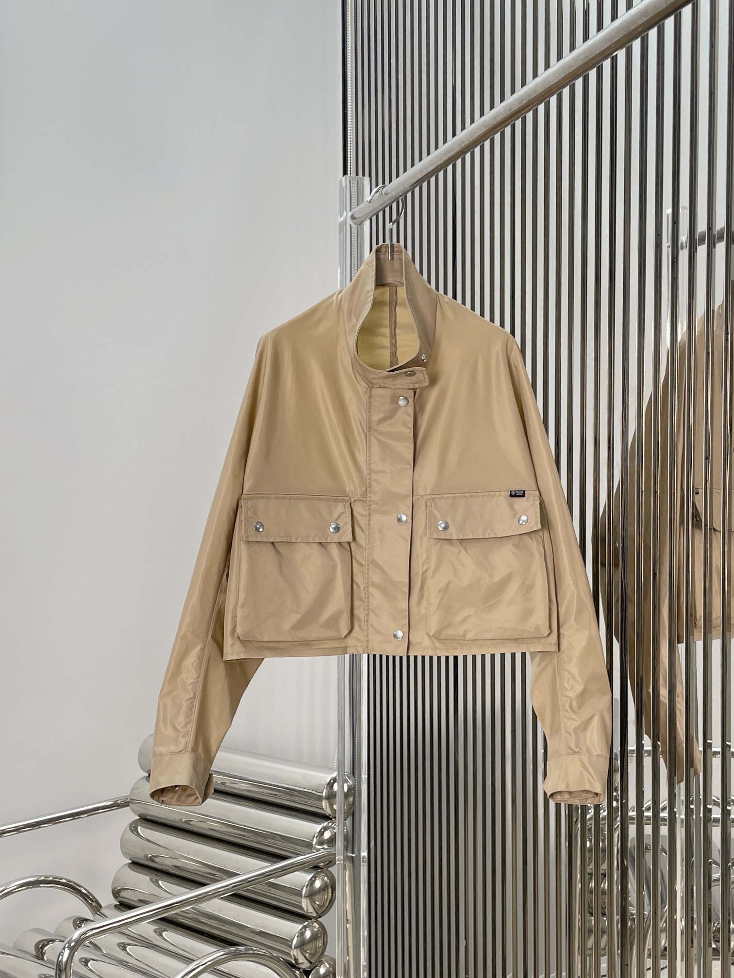 NO:883507,[Love] New style [Love]!  The latest PR 26NEW work style stand collar large pocket short nylon jacket. Size XS SML.,,jackets & coats,19860909[爱心]新款[爱心]！最新PR 26NEW 工装风立领大口袋短款尼龙外套.尺码XS SML.,,jackets & coats,,Women's clothing