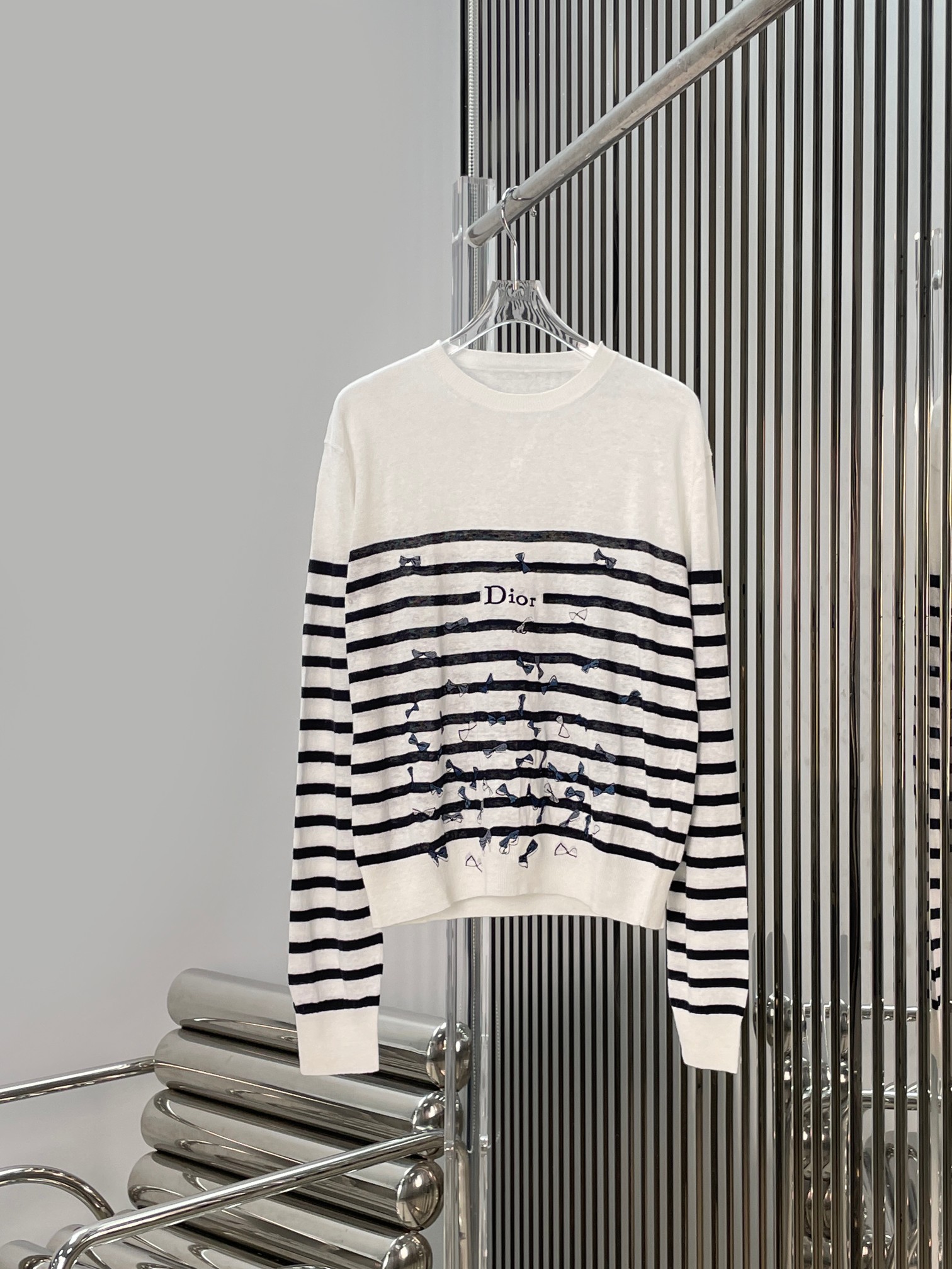 NO:885220,[Love] New style [Love]!  The latest D 26NEW bow embroidered color block striped long-sleeved sweater. Size SML.,,19860909[爱心]新款[爱心]！最新D 26NEW 蝴蝶结刺绣拼色条纹长袖针织衫.尺码SML.,,,Women's clothing