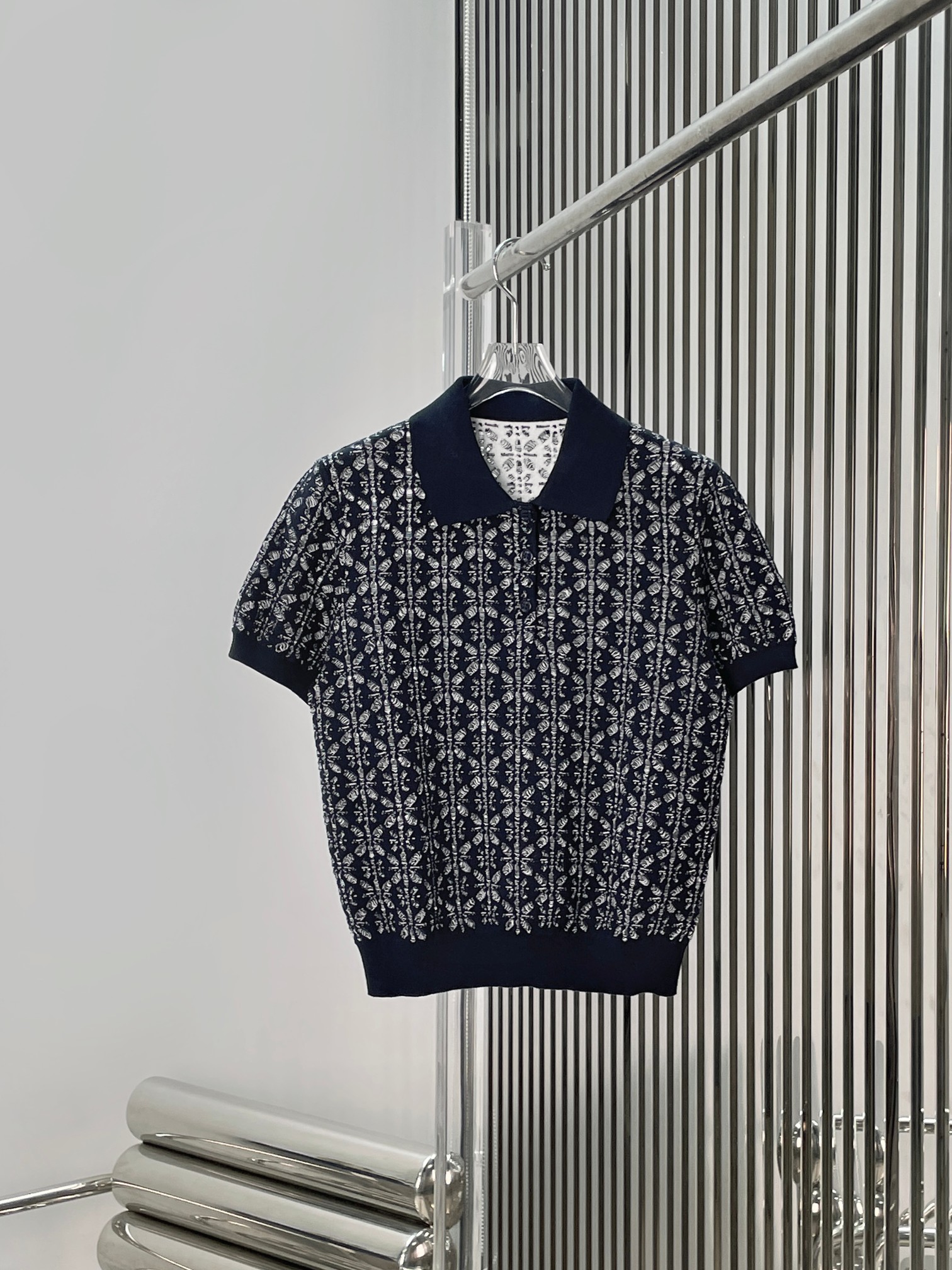 NO:885228,[Love] New style [Love]!  The latest D 26NEW retro code hollow jacquard short-sleeved knitted polo shirt. Size SML.,,T-shirt,19860909[爱心]新款[爱心]！最新D 26NEW 复古暗语 镂空提花短袖针织polo衫.尺码SML.,,T-shirt,,Women's clothing