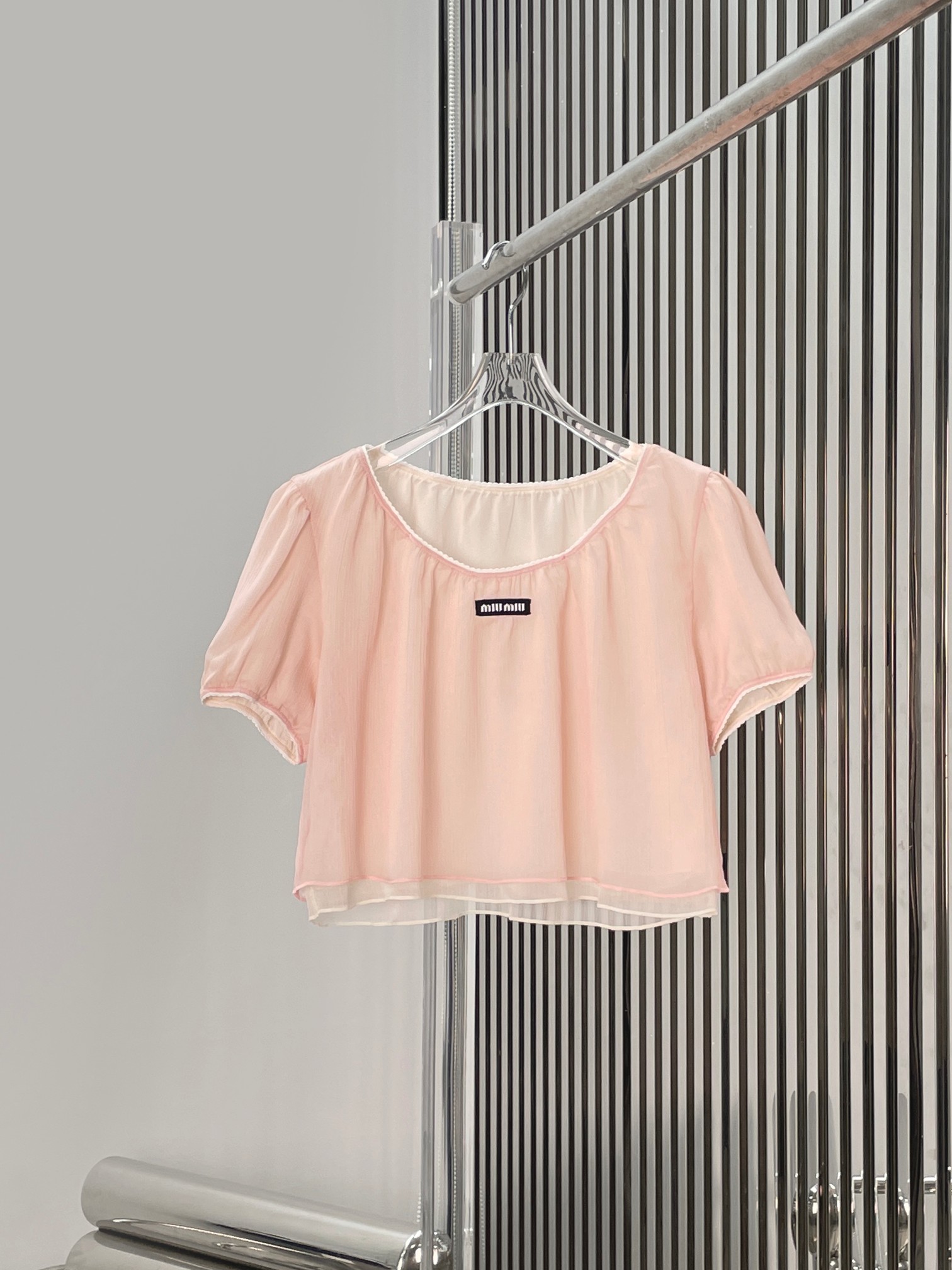 NO:886696,Tops and skirts [Love] New style [Love]! The latest MIU 26NEW round neck lace age-reducing chiffon top and skirt suit, top + skirt. Size XS SML.,,miumiu,skirts,19860909上衣 半裙 [爱心]新款[爱心]!最新MIU 26NEW 圆领花边减龄雪纺上衣半裙套装,上衣+半裙.尺码XS SML.,,miumiu,skirts,,Women's clothing