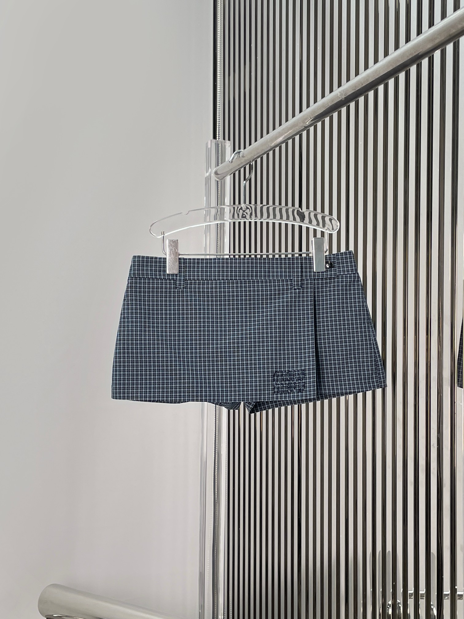 NO:886650,Half skirt [Love] New style [Love]! The latest MIU 26NEW retro plaid letter logo patch jacket and culottes two-piece set, jacket + culottes. Size XS SML,,miumiu,skirts,jackets & coats,19860909半裙[爱心]新款[爱心]!最新MIU 26NEW 复古格纹字母徽标贴饰外套裙裤两件套,外套+裙裤.尺码XS SML,,miumiu,skirts,jackets & coats,,Women's clothing