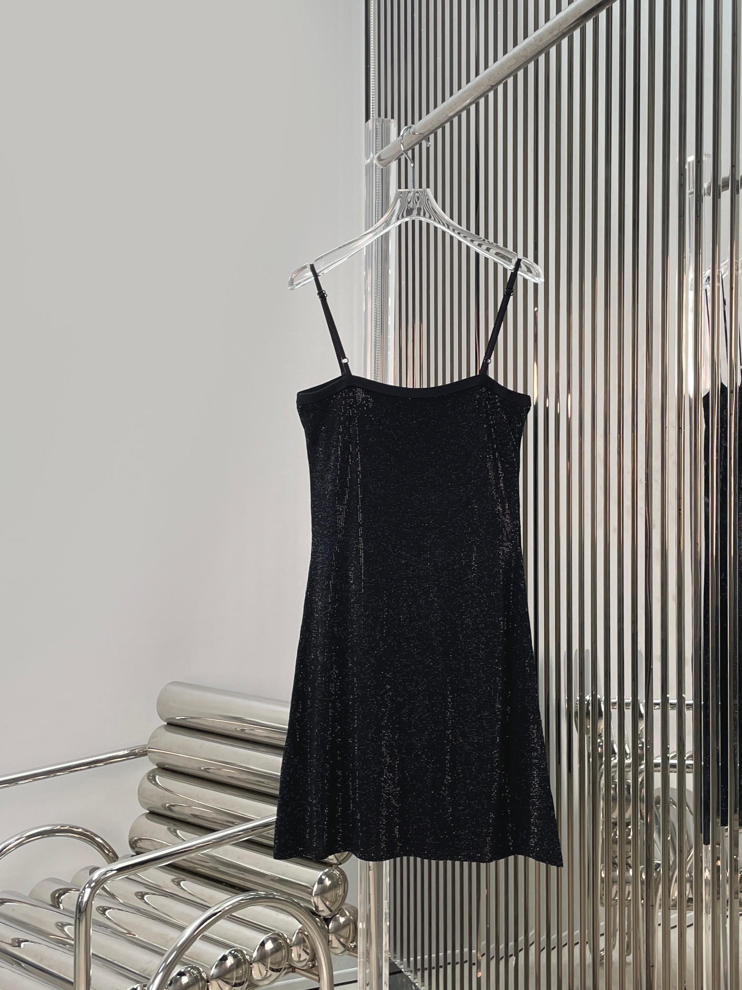 NO:886711,[Love] New style [Love]! The latest AW 26NEW full diamond temperament suspender dress. Size SML.,,skirts,19860909[爱心]新款[爱心]!最新AW 26NEW 满钻气质吊带连衣裙.尺码SML.,,skirts,,Women's clothing