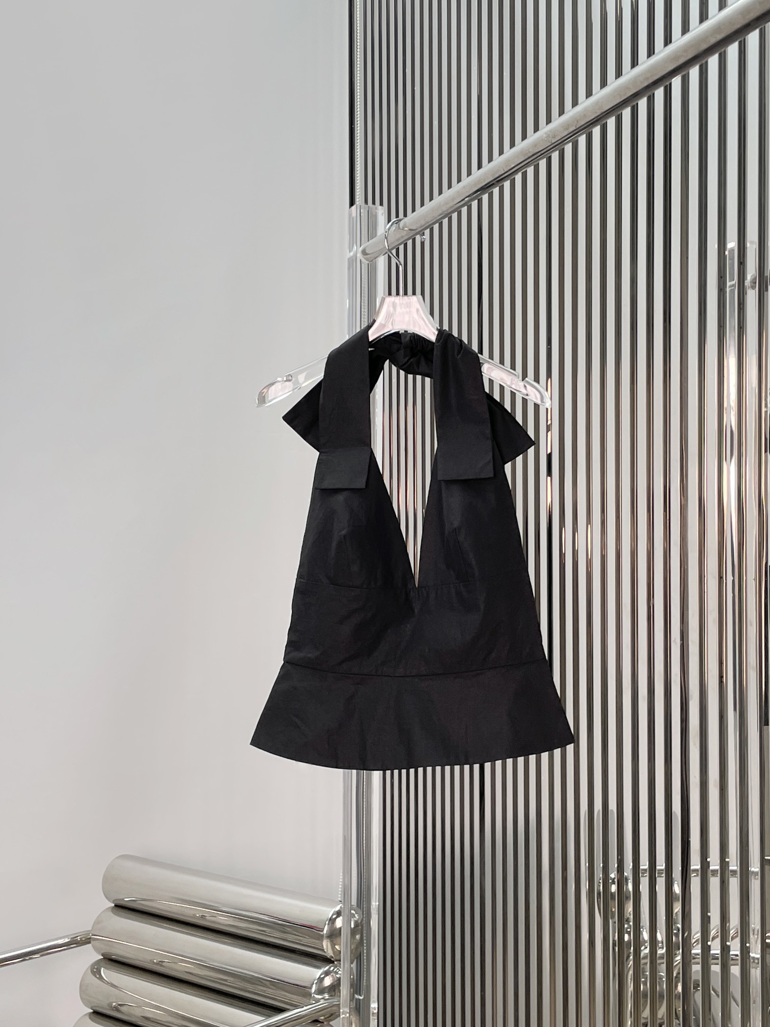 NO:889776,[Love] New style [Love]!  The latest CE 26NEW V-neck backless short halter top. Size XS SML.,,19860909[爱心]新款[爱心]！最新CE 26NEW V领露背短款挂脖背心.尺码XS SML.,,,Women's clothing