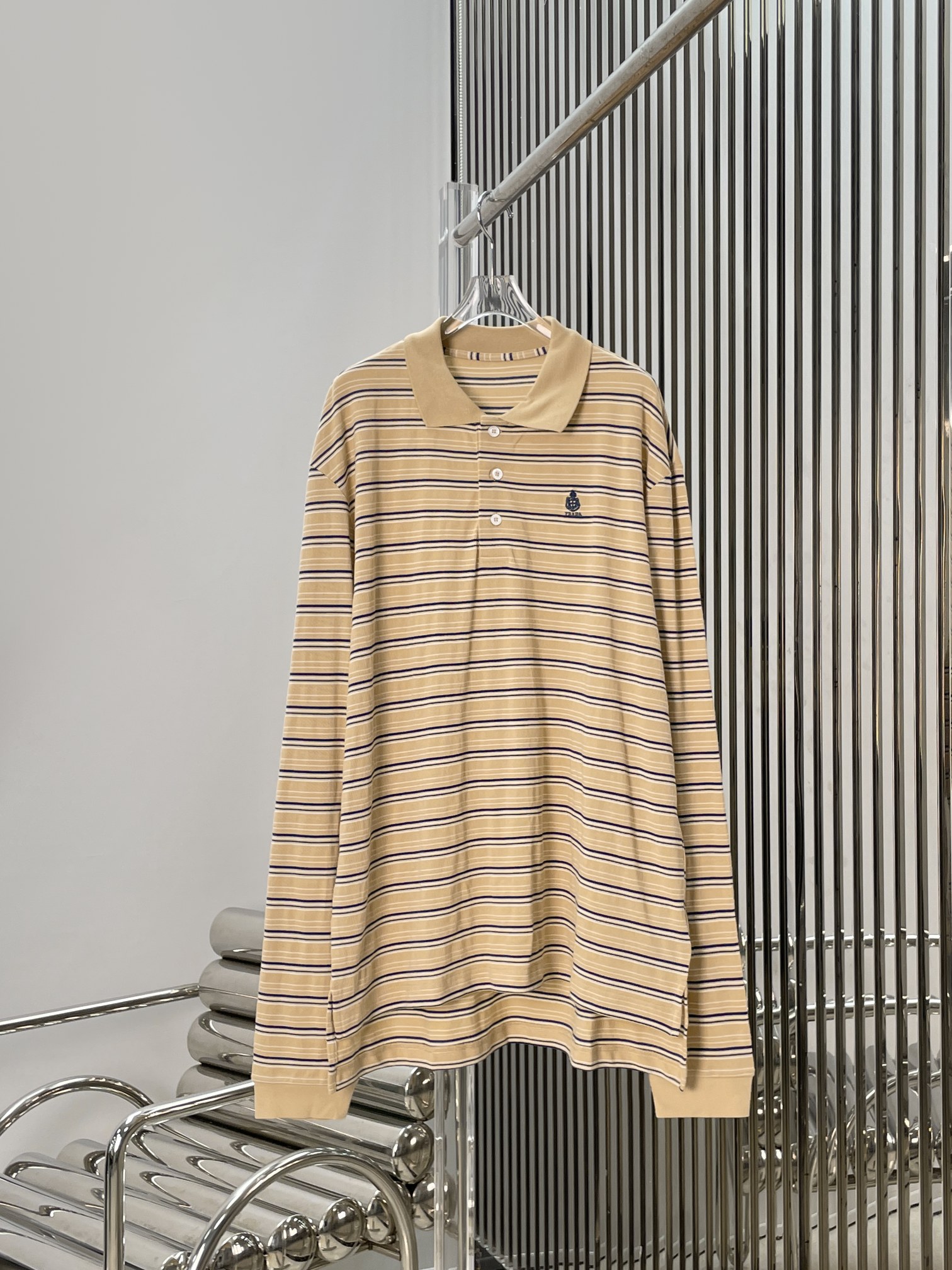 NO:889784,[Love] New style [Love]!  The latest PR 26NEW retro striped polo collar long-sleeved top. Size XS SML.,,19860909[爱心]新款[爱心]！最新PR 26NEW 复古条纹polo领长袖长款上衣.尺码XS SML.,,,Women's clothing