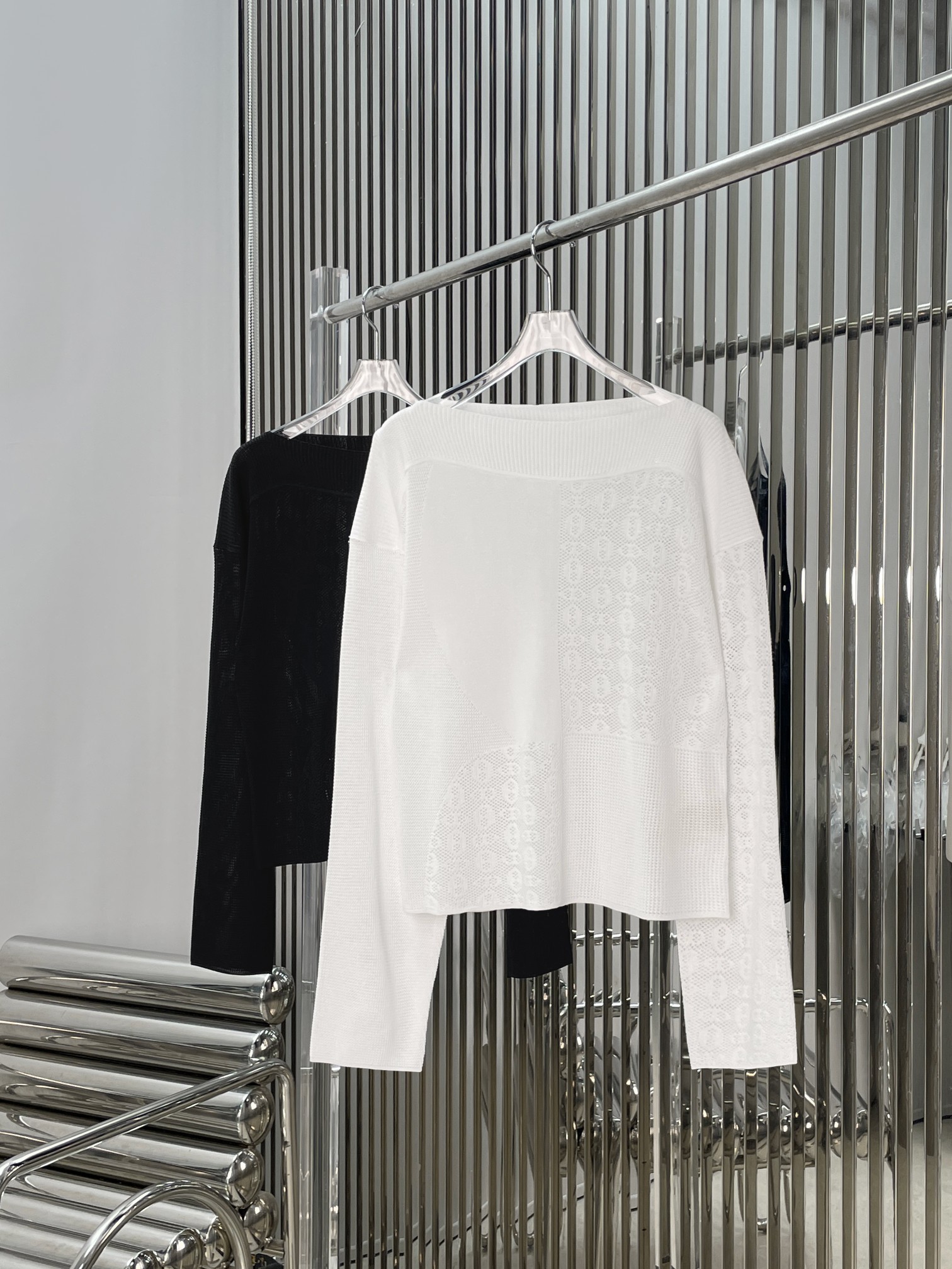 NO:889735,[Love] New style [Love]!  The latest H 26NEW old money style pig nose hollow pattern long-sleeved top. Size SML.,,19860909[爱心]新款[爱心]！最新H 26NEW 老钱风猪鼻子镂空花纹长袖上衣.尺码SML.,,,Women's clothing