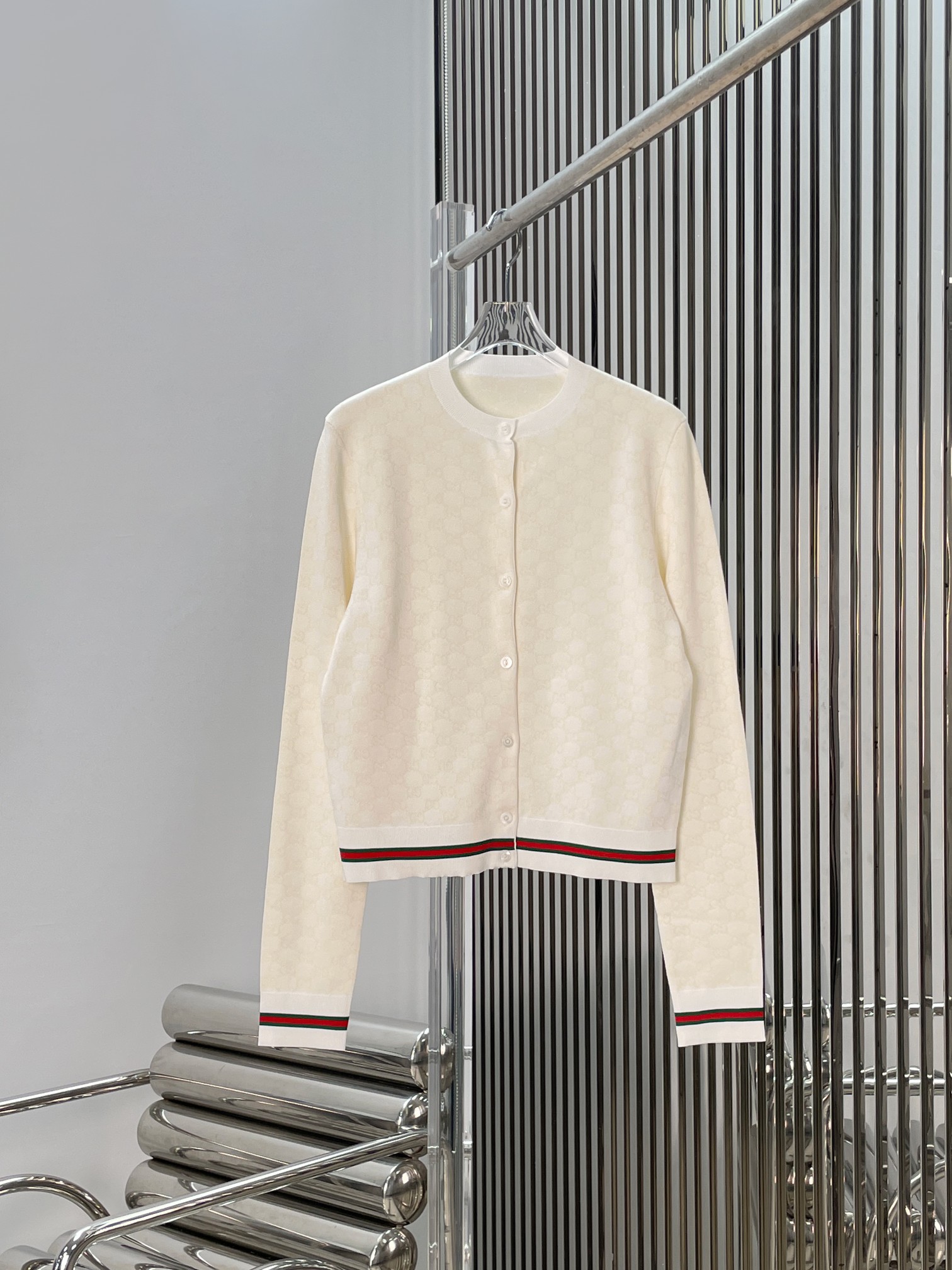 NO:890512,[Love] New style [Love]!  The latest GU 26NEW college style round neck buttoned long-sleeved knitted cardigan and skirt suit, cardigan + skirt. Size SML,,skirts,19860909[爱心]新款[爱心]！最新GU 26NEW 学院风圆领排扣长袖针织开衫短裙套装,开衫+短裙.尺码SML,,skirts,,Women's clothing