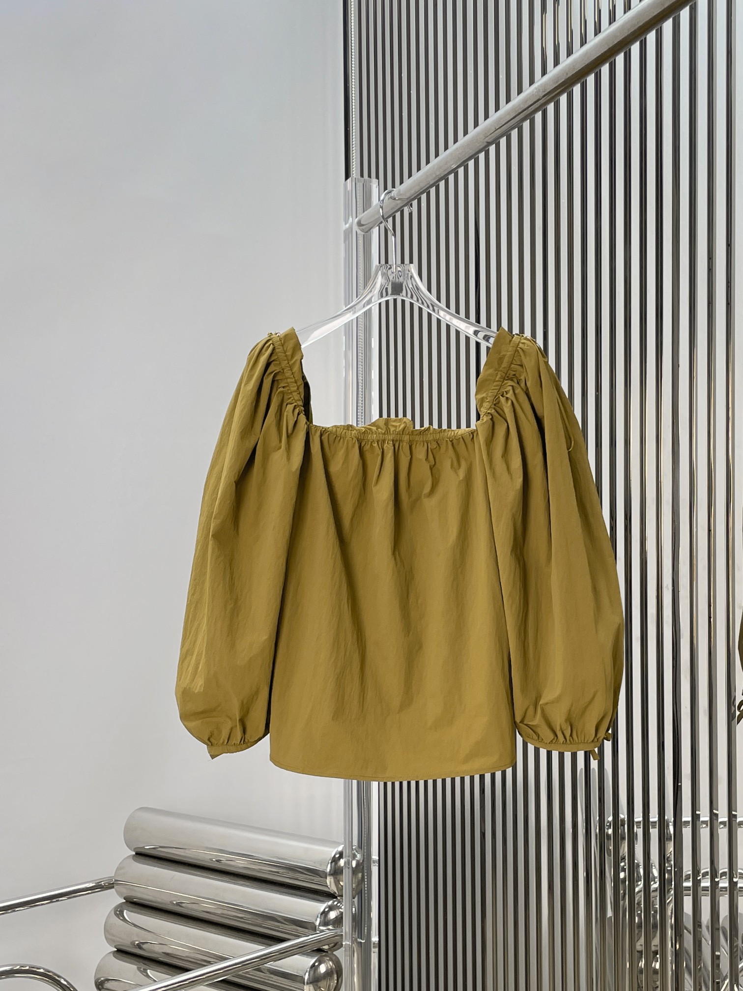 NO:890504,[Love] New style [Love]!  The latest SLP 26NEW elegant one-shoulder lantern sleeve off-shoulder top. Size XS SML.,, loro piana,19860909[爱心]新款[爱心]！最新SLP 26NEW 气质一字肩灯笼袖露肩上衣.尺码XS SML.,,loro piana,,Women's clothing
