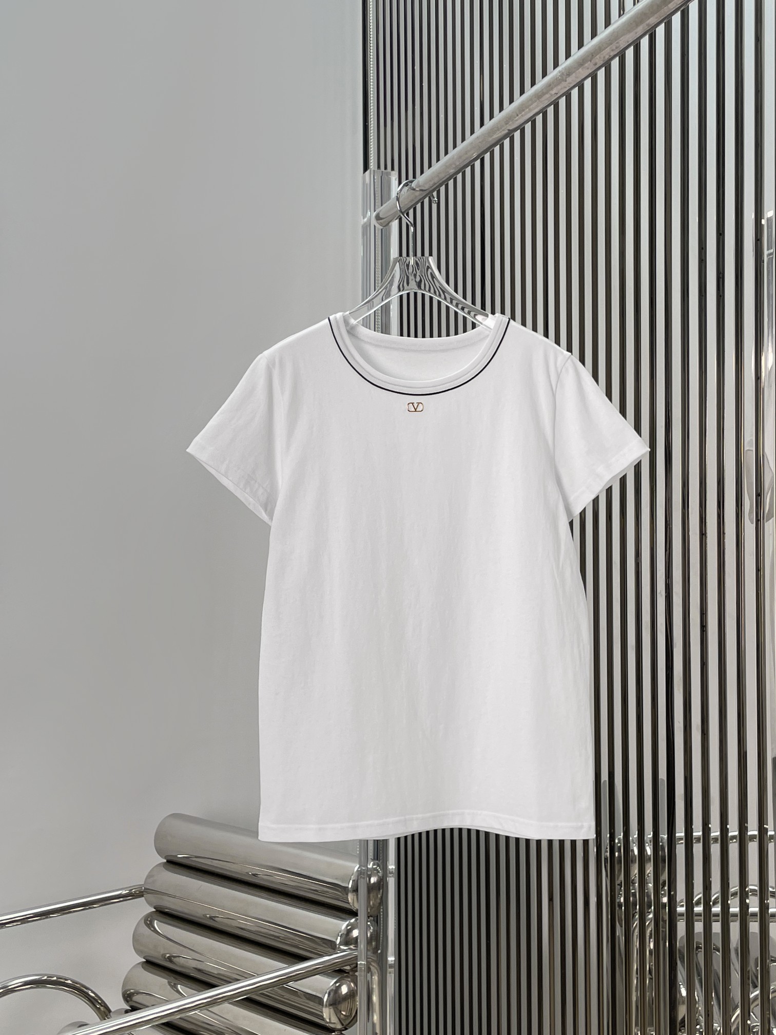 NO:890530,[Love] New style [Love]!  The latest VA 26NEW color block round neck simple short-sleeved T-shirt. Size XS SML.,,T-shirt,tees,t-shirt,19860909[爱心]新款[爱心]！最新VA 26NEW 拼色圆领简约短袖T恤.尺码XS SML.,,T-shirt,tees，t-shirt,,Women's clothing