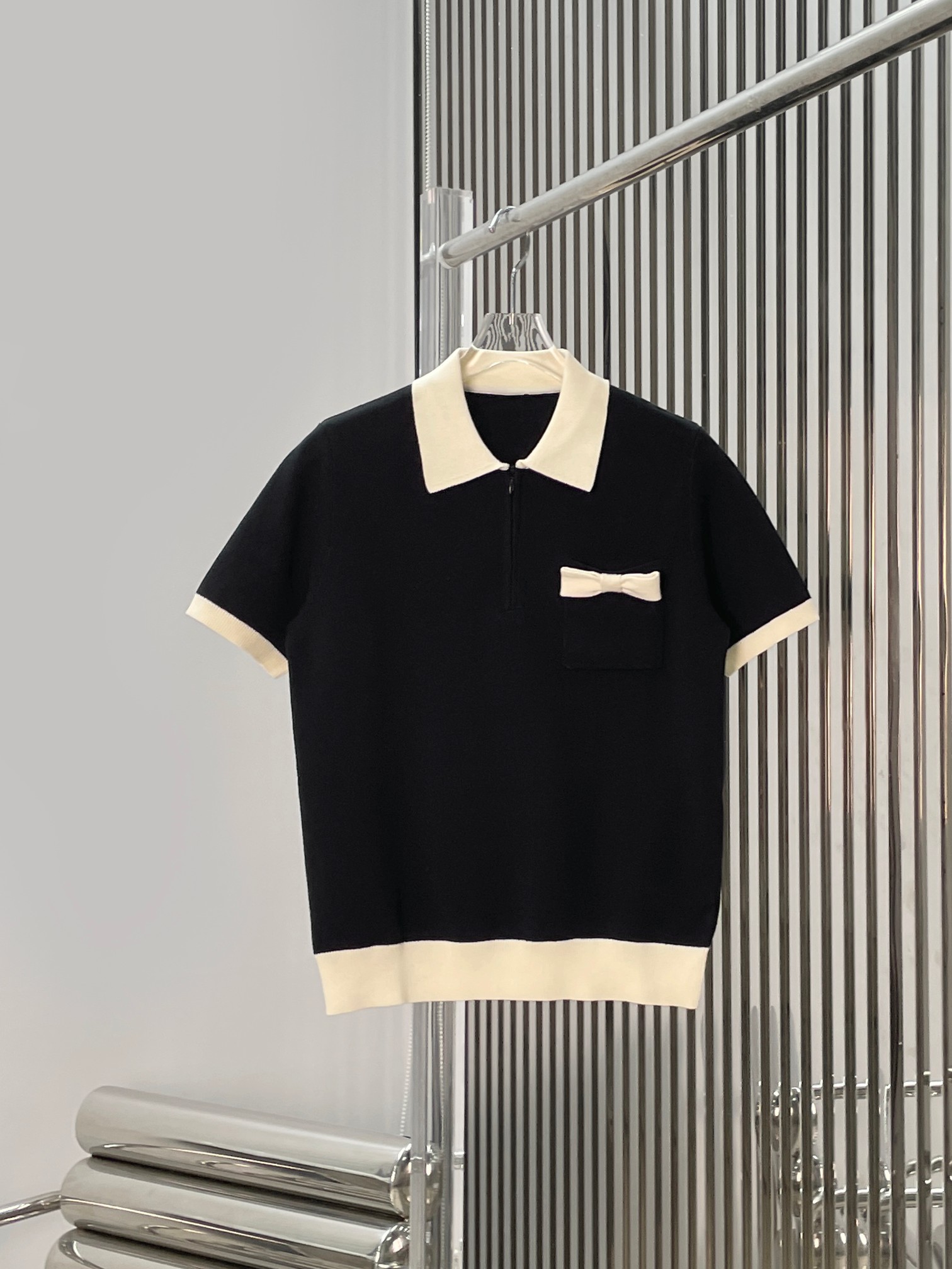 NO:891317,[Love] New style [Love]!  The latest VA 26NEW Xiaoxiangfeng bow lapel half-zip short-sleeved knitted top. Size SML.,, T-shirt,19860909[爱心]新款[爱心]！最新VA 26NEW 小香风蝴蝶结翻领半拉链短袖针织上衣.尺码SML.,,T-shirt,,Women's clothing